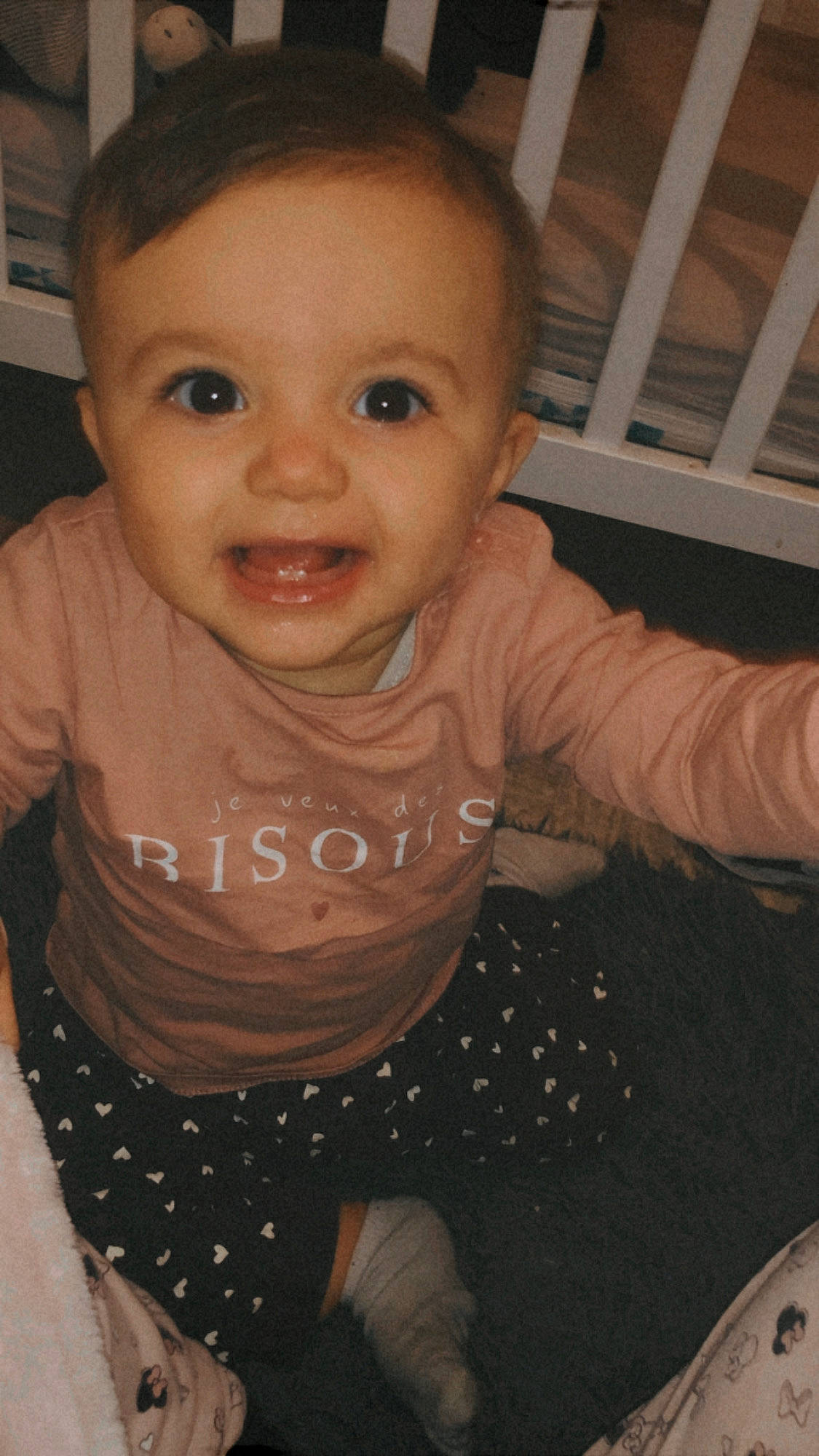 Ashley participe au concours pour gagner de l'argent avec cette photo : arm, baby_toddler_clothing, black, cheek, chin, eye, eyebrow, face, forehead, hair, head, human_body, lip, mouth, neck, nose, organ, person, skin, smile