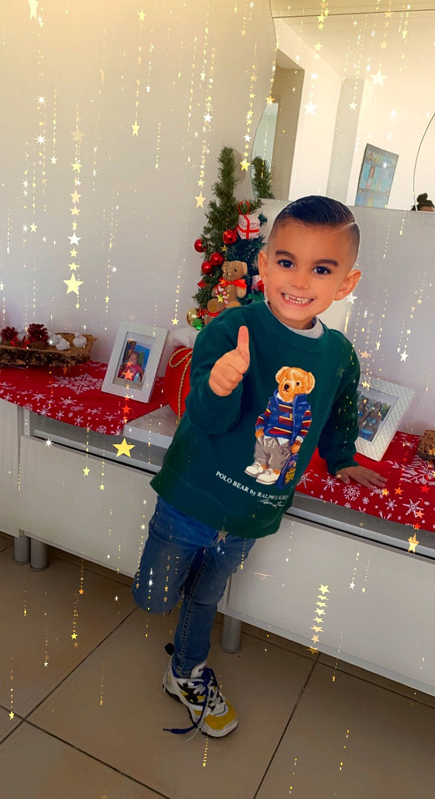 Shalom participe au concours pour gagner de l'argent avec cette photo : carmine, child, christmas, christmas_decoration, christmas_eve, christmas_ornament, christmas_tree, event, fun, holiday, holiday_ornament, joy, ornament, person, photograph, red, room, snapshot, standing, t_shirt