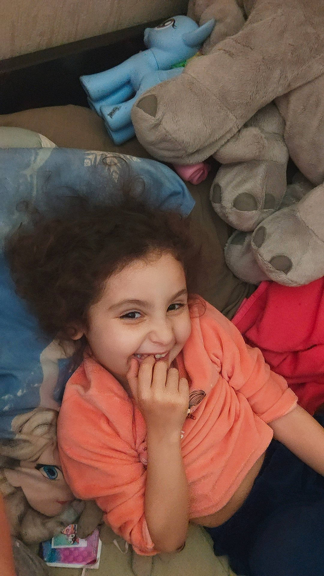 Alia participe au concours pour gagner de l'argent avec cette photo : cheek, child, chin, comfort, eye, face, flash_photography, fun, gesture, hair, happy, head, interaction, iris, joy, lip, mouth, nose, person, skin