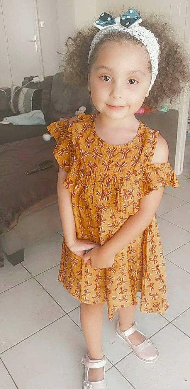 Alia participe au concours pour gagner de l'argent avec cette photo : day_dress, embellishment, face, fashion, fashion_design, formal_wear, hair, hairstyle, head, human_body, joy, neck, one_piece_garment, person, pink, skin, sleeve, standing, textile, trunk