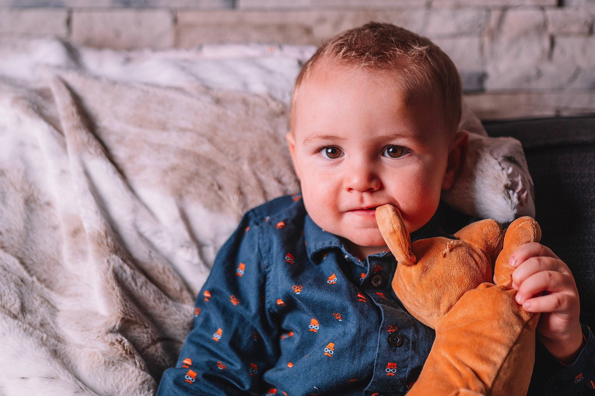 Nathanaël participe au concours pour gagner de l'argent avec cette photo : baby, cheek, child, clothing, eye, finger, flash_photography, gesture, hair, hand, happy, head, iris, lip, mouth, nose, person, skin, smile, toddler