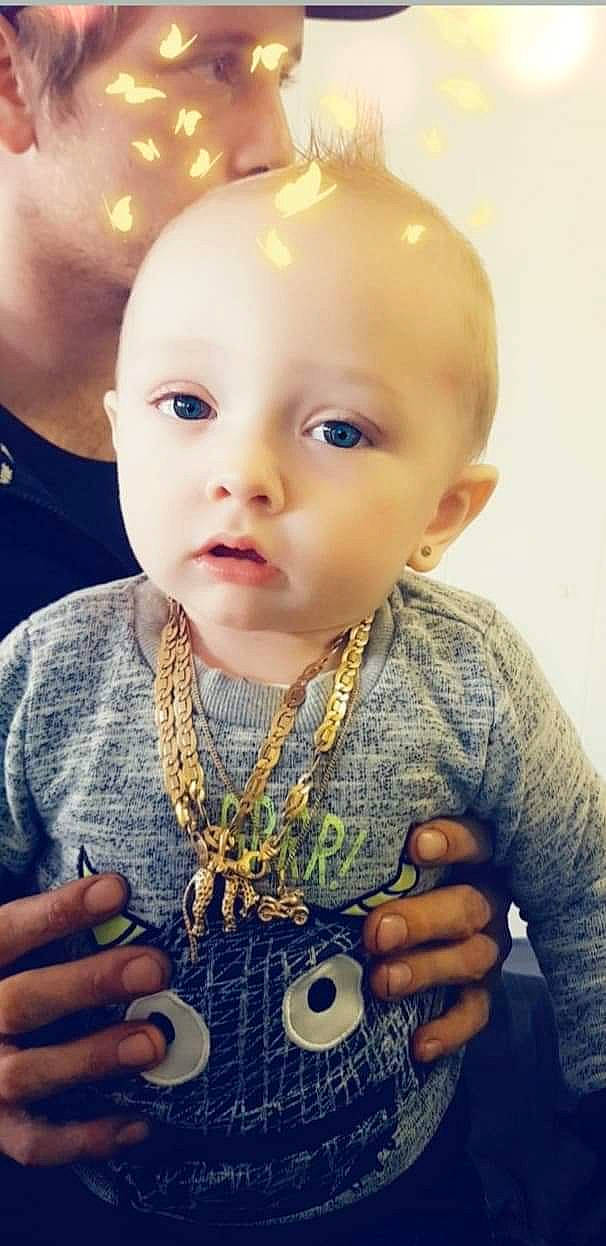 Harley participe au concours pour gagner de l'argent avec cette photo : baby, cheek, child, cool, ear, eye, face, finger, forehead, head, iris, lip, nose, person, photography, play, selfie, smile, toddler