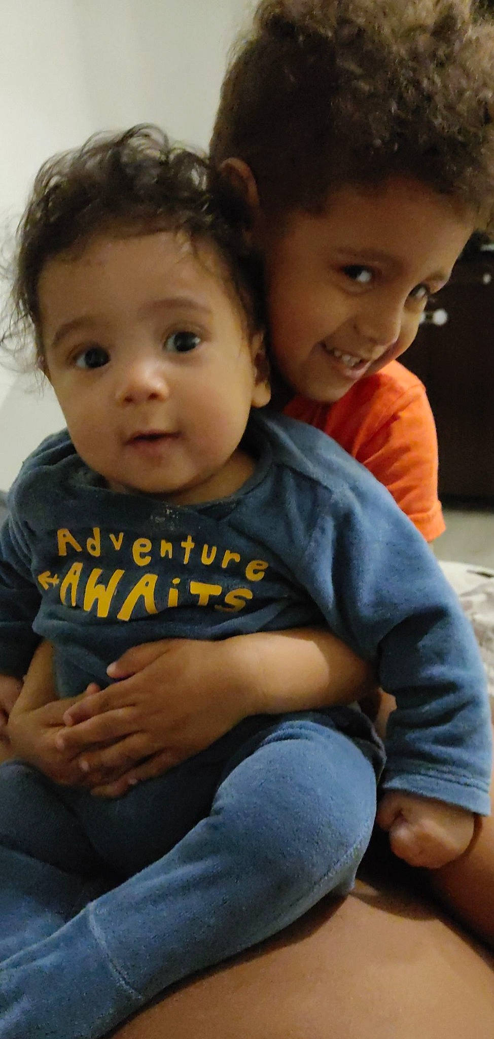 Eden a rejoint le concours — aidez-le/la à gagner de superbes lots ! cheek, chin, clothing, cool, face, finger, hair, hairstyle, happy, head, iris, jeans, joy, mouth, neck, nose, person, shoulder, skin, smile