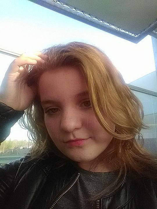 Manon participe au concours pour gagner de l'argent avec cette photo : beauty, blond, brown_hair, eye, face, girl, hair, hairstyle, head, human_hair_color, image, lady, long_hair, model, mouth, nose, organ, person, photography, smile