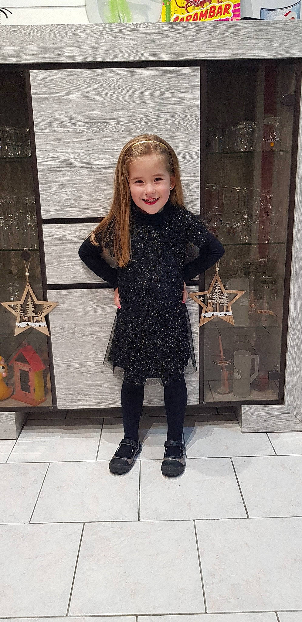 Thaïs a rejoint le concours — aidez-le/la à gagner de superbes lots ! child, day, design, fashion, flooring, footwear, fun, girl, jeans, joy, outerwear, pattern, person, product, shoe, snapshot, standing, tights, toddler, trousers