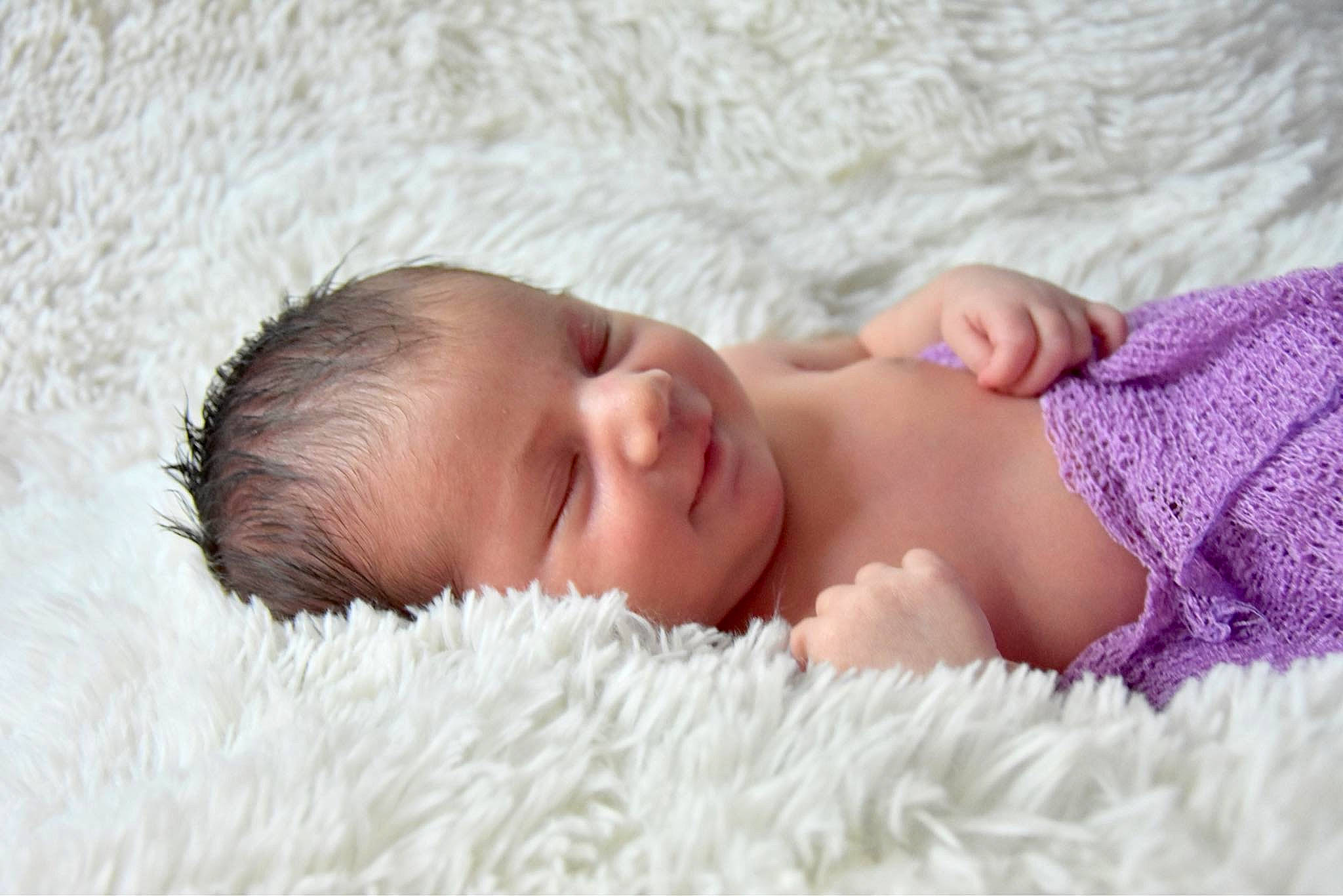 Roxane a rejoint le concours — aidez-le/la à gagner de superbes lots ! baby, baby_sleeping, bedtime, child, close_up, comfort, ear, hair_accessory, headgear, lip, nap, person, photograph, photography, pink, portrait_photography, skin, sleep, toddler