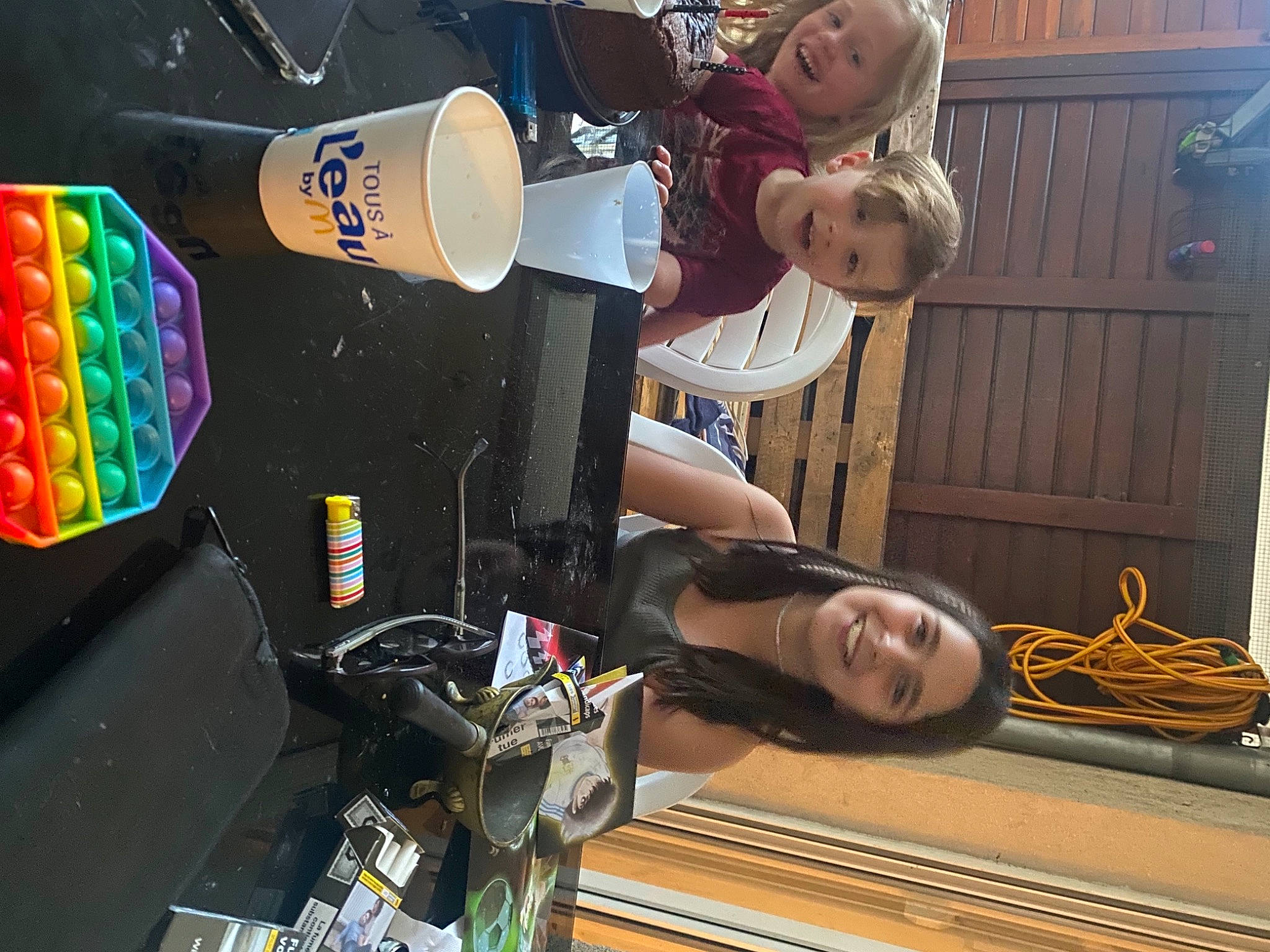 Illiana participe au concours pour gagner de l'argent avec cette photo : art, engineering, fun, joy, leisure, machine, motor_vehicle, person, recreation, room, smile, t_shirt, visual_arts, wood