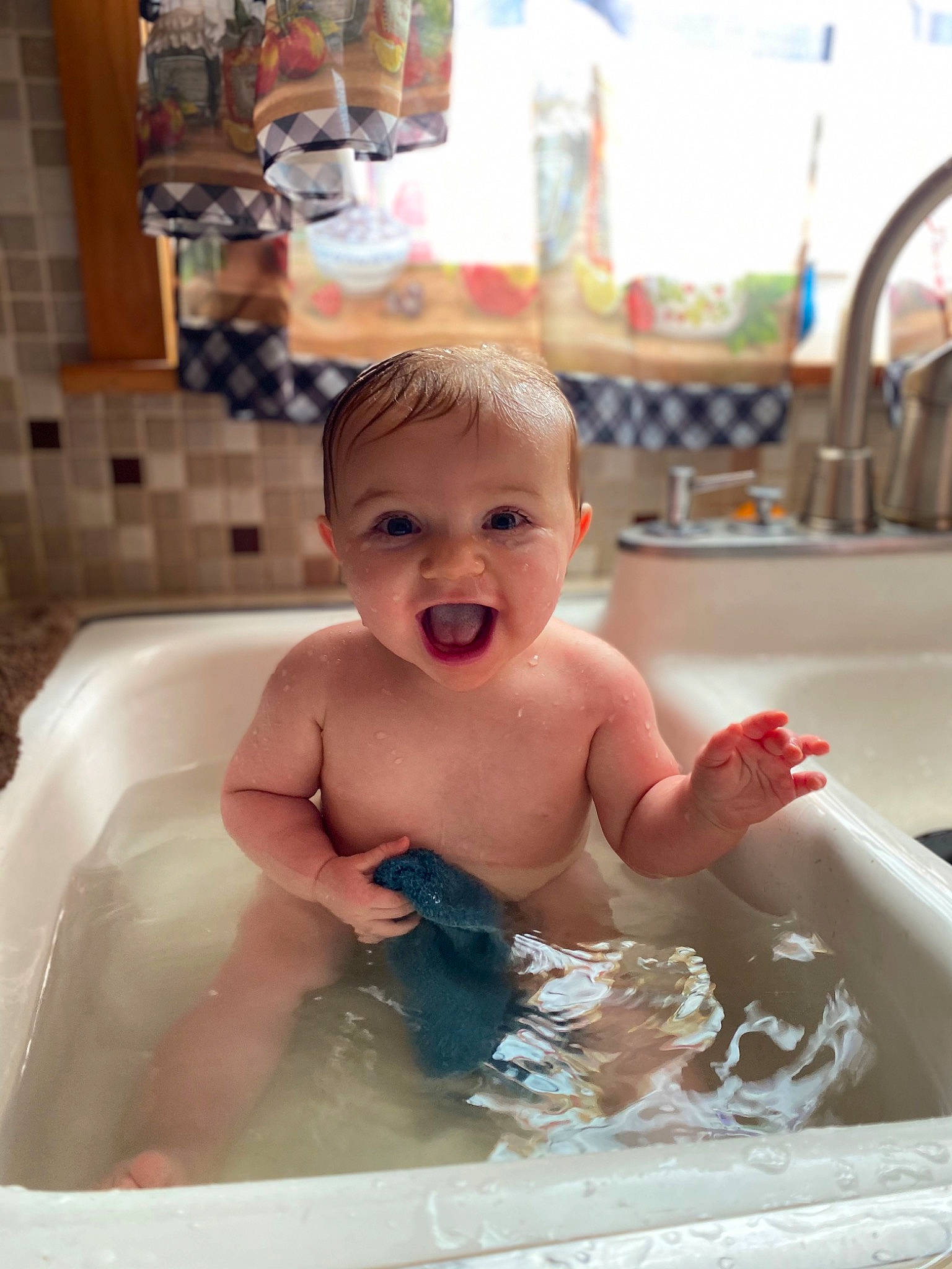 Kinzlee is registered to the contest to win money with this photo: baby, baby_bathing, bath_toy, bathing, bathtub, chest, child, composite_material, fluid, fun, happy, leisure, liquid, person, photograph, product, recreation, skin, smile, toddler