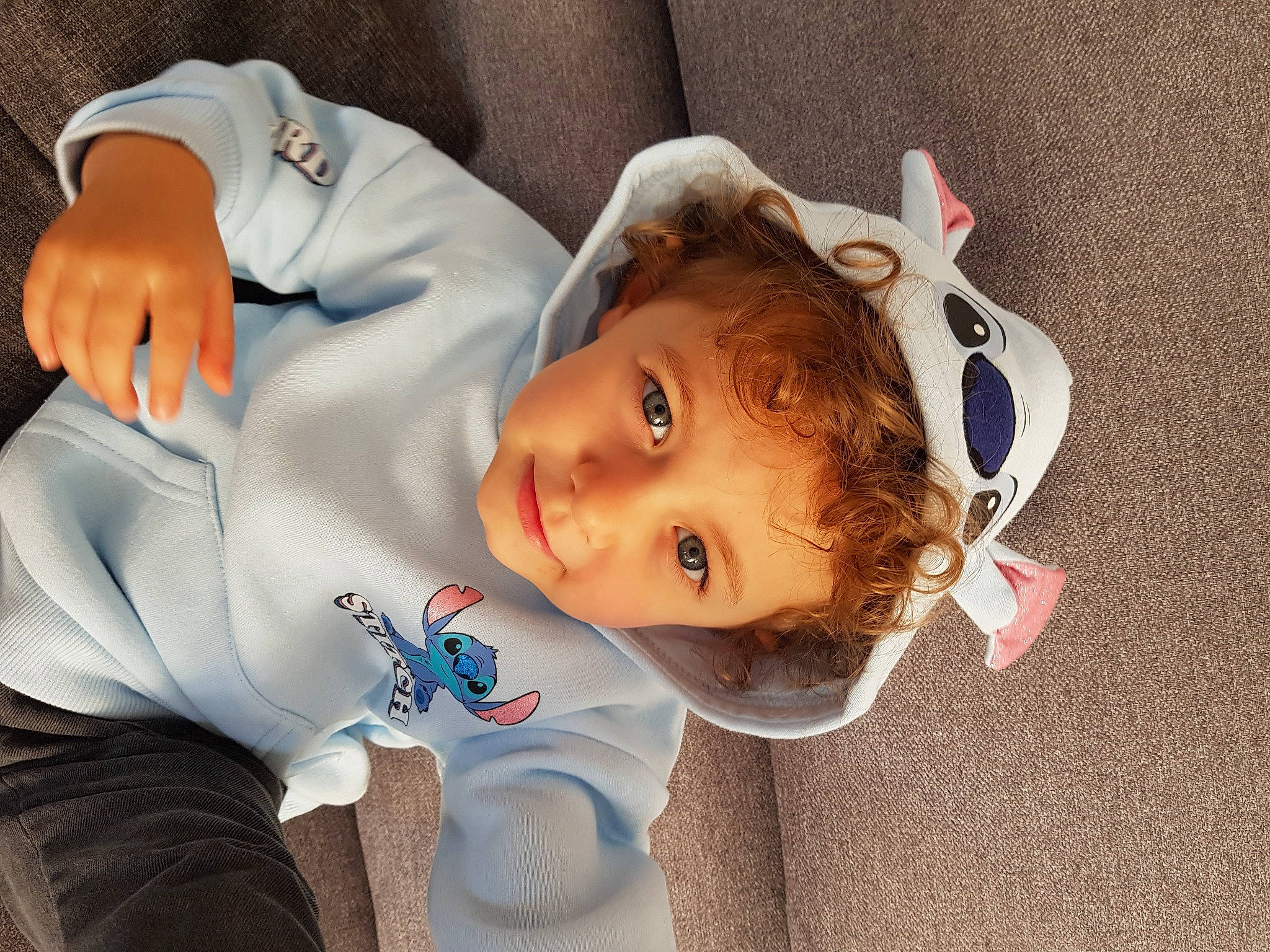 Lyna participe au concours pour gagner de l'argent avec cette photo : baby, baby_products, baby_toddler_clothing, cheek, child, comfort, elbow, eye, fun, gesture, happy, head, leisure, person, product, sitting, skin, smile, textile, toddler