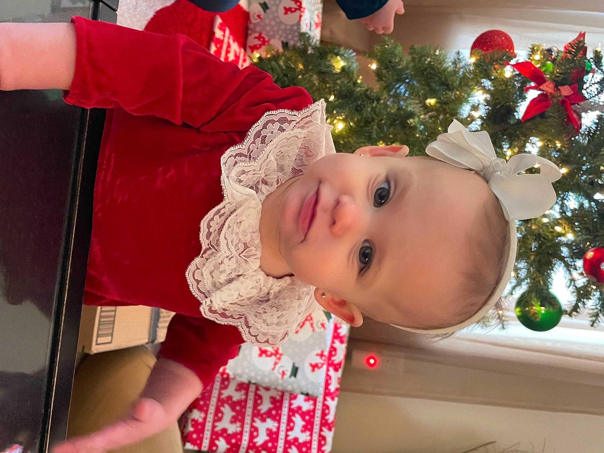 Milani is registered to the contest to win money with this photo: baby, baby_toddler_clothing, child, christmas, christmas_decoration, christmas_ornament, christmas_tree, event, fun, happy, hat, holiday, holiday_ornament, ornament, person, plant, red, smile, toddler, tradition