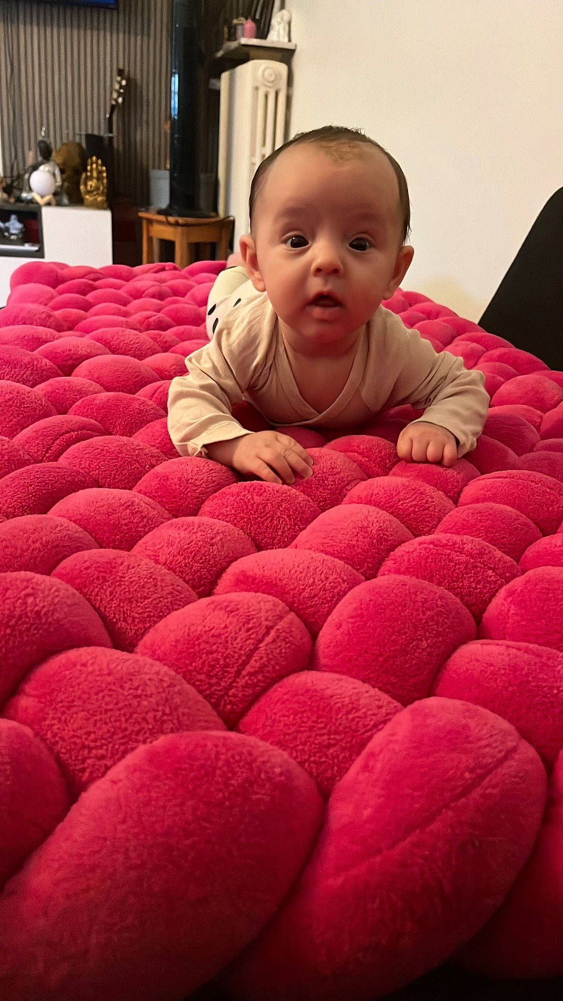 Kyarah participe au concours pour gagner de l'argent avec cette photo : baby, baby_toddler_clothing, black, cheek, close_up, comfort, crawling, finger, flooring, fun, houseplant, linens, magenta, mouth, person, pink, red, room, skin, surprise