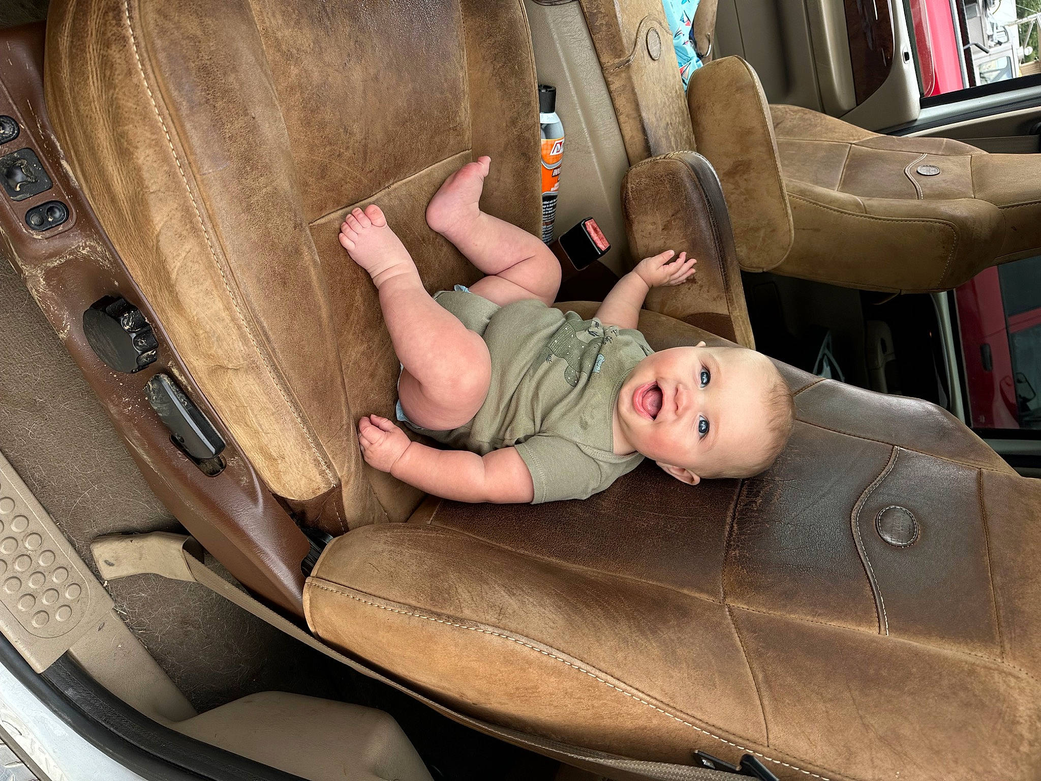 Clyde is registered to the contest to win money with this photo: auto_part, automotive_design, automotive_exterior, car_seat, chair, comfort, family_car, fun, human_body, human_leg, knee, leg, leisure, luxury_vehicle, motor_vehicle, person, personal_luxury_car, sitting, smile, thigh