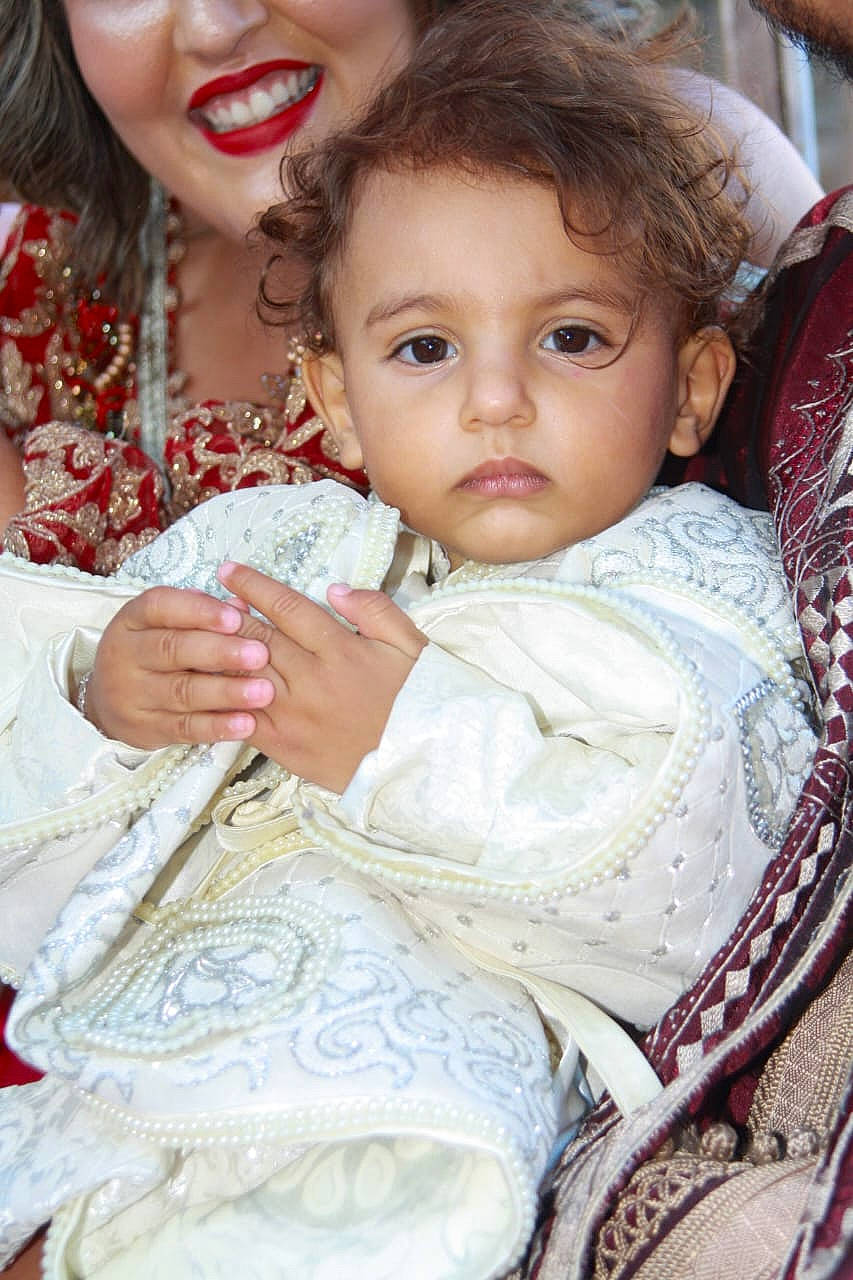 Ilyan a rejoint le concours — aidez-le/la à gagner de superbes lots ! baby_toddler_clothing, cheek, event, eye, eyelash, fun, gesture, hair, happy, iris, lip, nose, organ, person, pink, skin, smile, textile, toddler, tradition