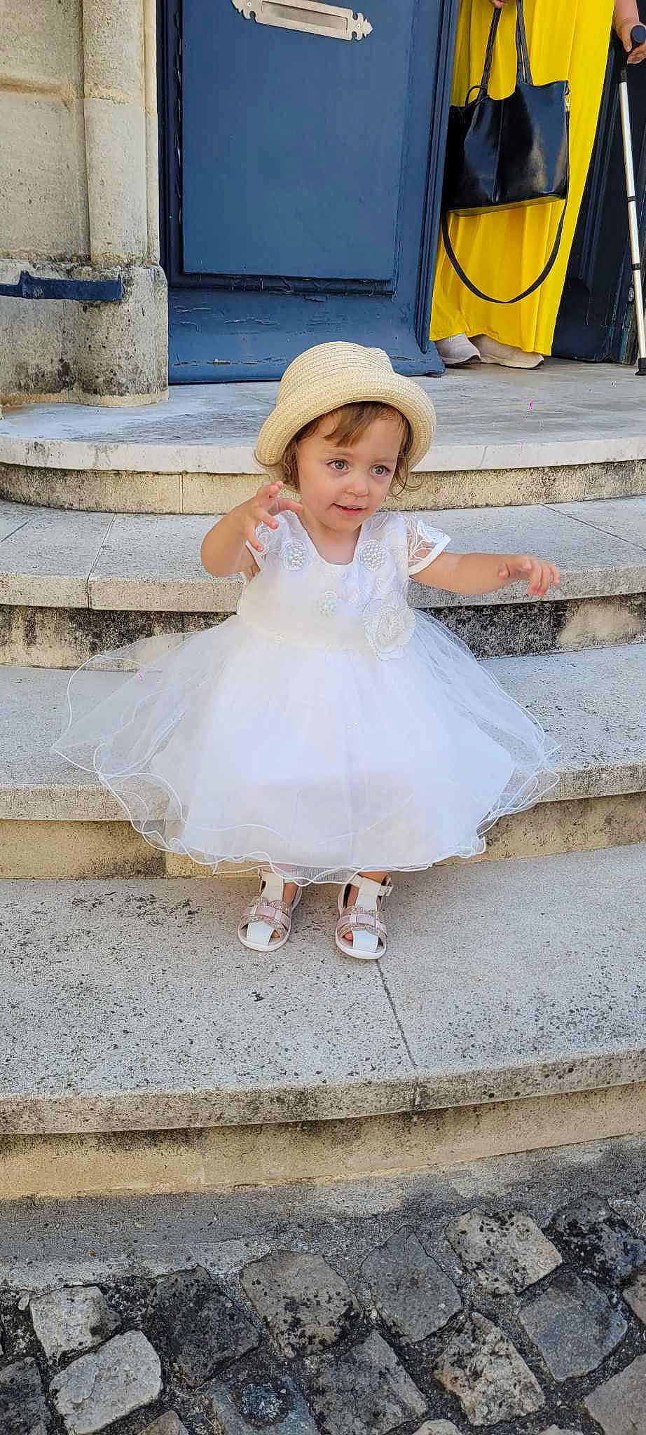 Athenais participe au concours pour gagner de l'argent avec cette photo : baby_toddler_clothing, beauty, child, clothing, dress, face, fashion, flash_photography, fun, hairstyle, happy, hat, headgear, person, pink, smile, standing, summer, sun_hat, toddler