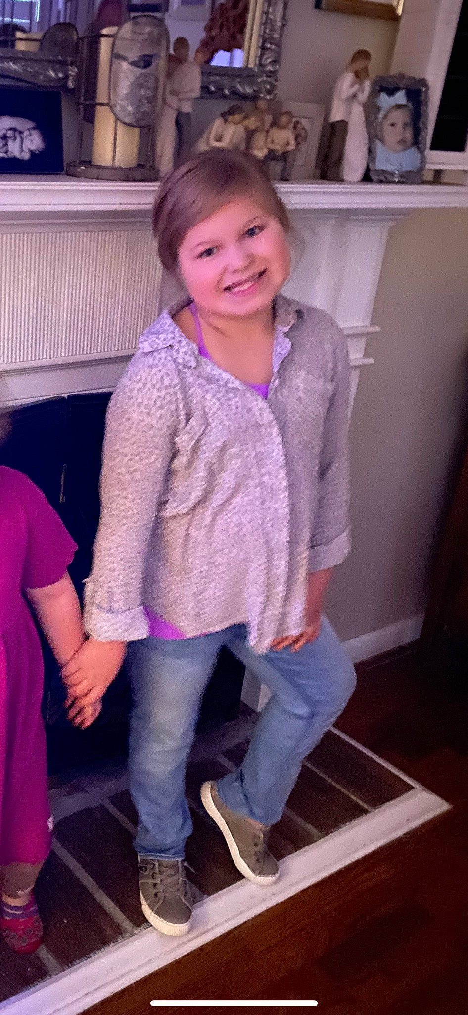 Anniston is registered to the contest to win money with this photo: blond, cheek, denim, facial_expression, fun, head, joint, joy, knee, leg, magenta, neck, person, pink, purple, skin, sleeve, smile, sportswear, t_shirt