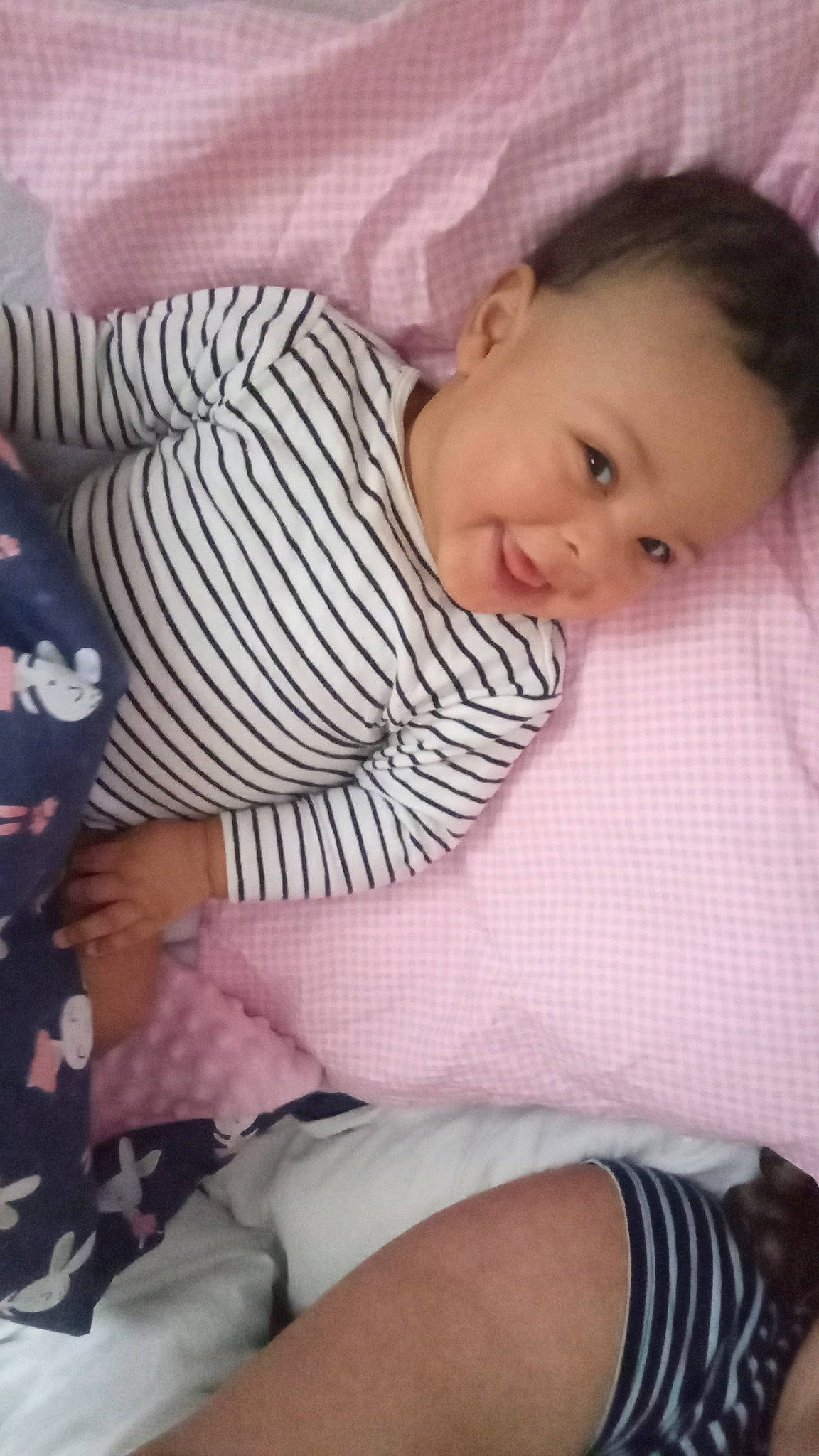 Lisa a rejoint le concours — aidez-le/la à gagner de superbes lots ! baby, baby_toddler_clothing, cheek, child, chin, comfort, elbow, human_leg, knee, leg, lip, mouth, neck, nose, person, skin, sleeve, smile, thigh, toddler