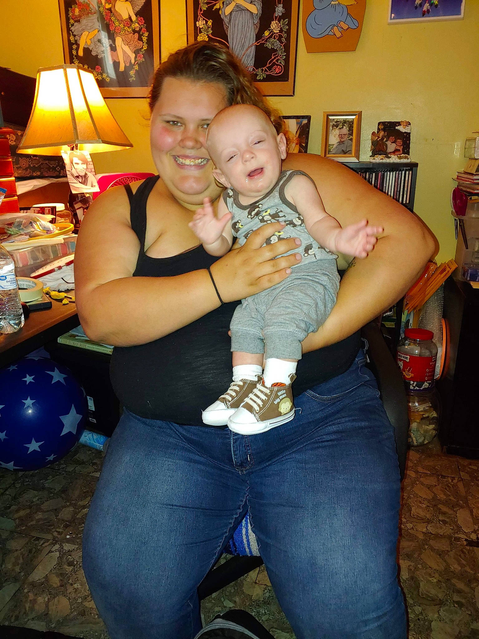 Michael-james is registered to the contest to win money with this photo: abdomen, arm, fun, jeans, joy, person, trunk