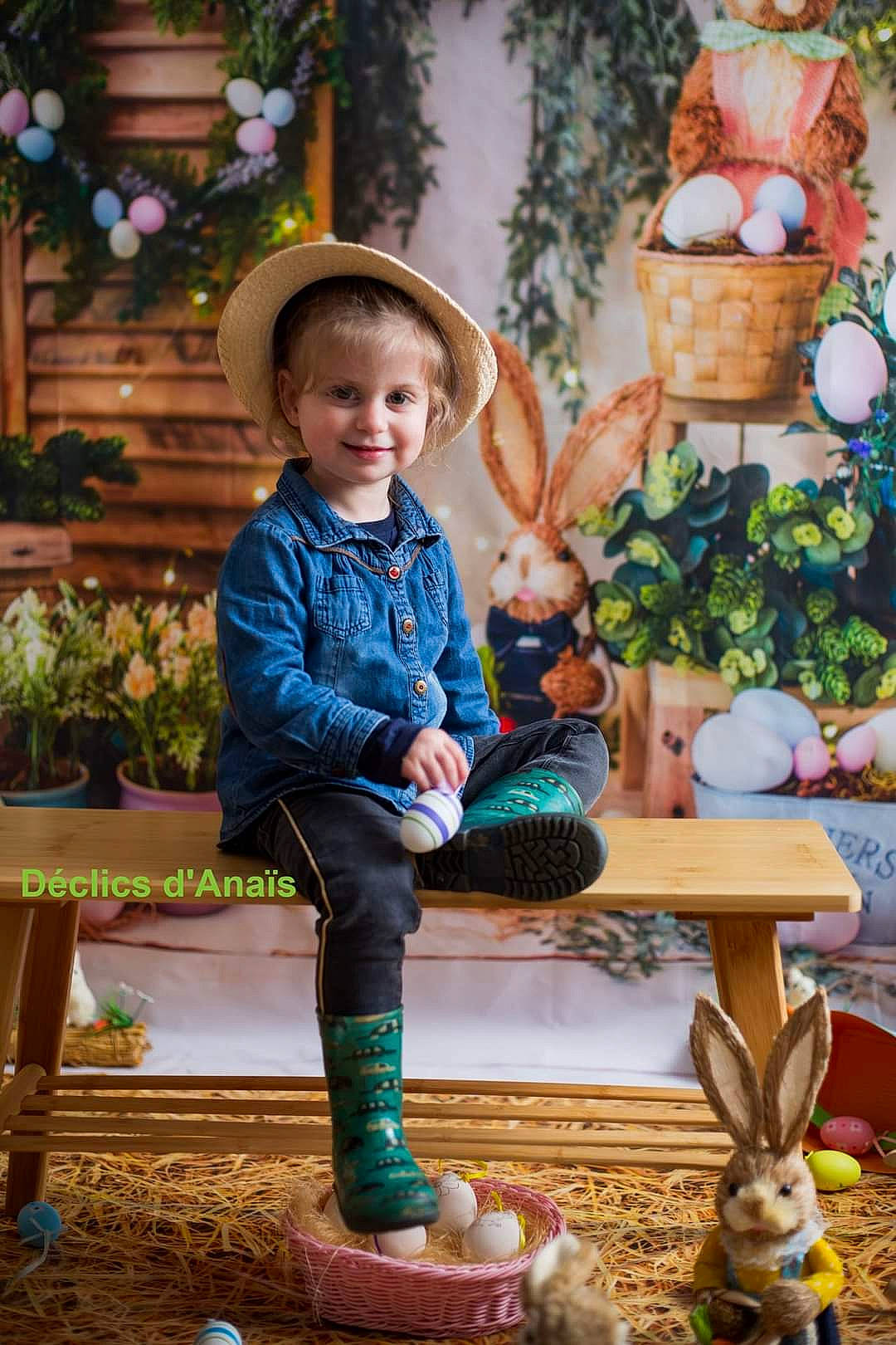 Léa participe au concours pour gagner de l'argent avec cette photo : blue, child, fawn, flowerpot, grass, green, happy, hat, houseplant, joy, leaf, leisure, mammal, person, photograph, plant, shoe, smile, summer, toddler