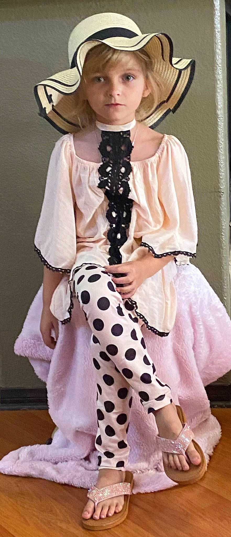 Aspen is registered to the contest to win money with this photo: blazer, collar, costume_hat, eyewear, fashion_accessory, fashion_design, formal_wear, hat, helmet, jewellery, neck, necklace, pattern, person, pink, sleeve, sun_hat, thigh, tie, waist