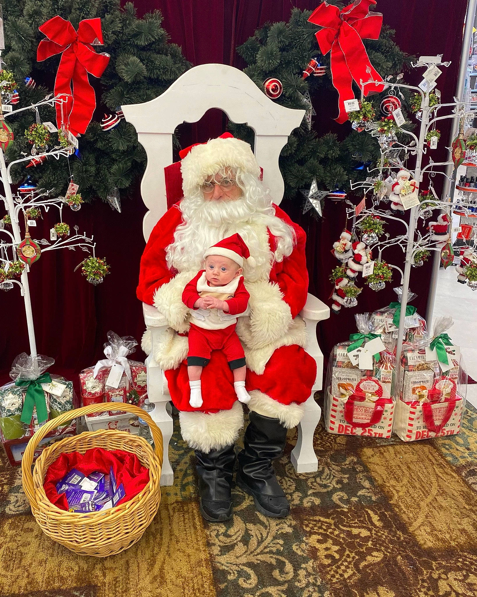 Vayda joined the competition — help win amazing prizes! beard, carmine, christmas, christmas_decoration, christmas_eve, christmas_lights, christmas_ornament, christmas_tree, event, fictional_character, headwear, holiday, holiday_ornament, interior_design, lap, ornament, person, plant, red, santa_claus