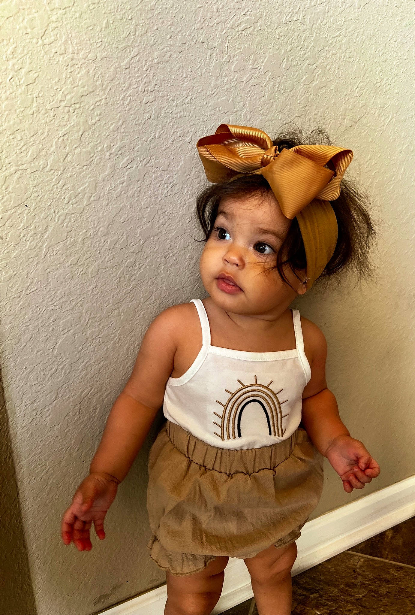 Kobi is registered to the contest to win money with this photo: baby_toddler_clothing, brown_hair, chest, child, chin, day_dress, eyelash, eyewear, fashion_design, gesture, happy, joint, neck, person, shorts, shoulder, sleeve, sleeveless_shirt, surprise, t_shirt