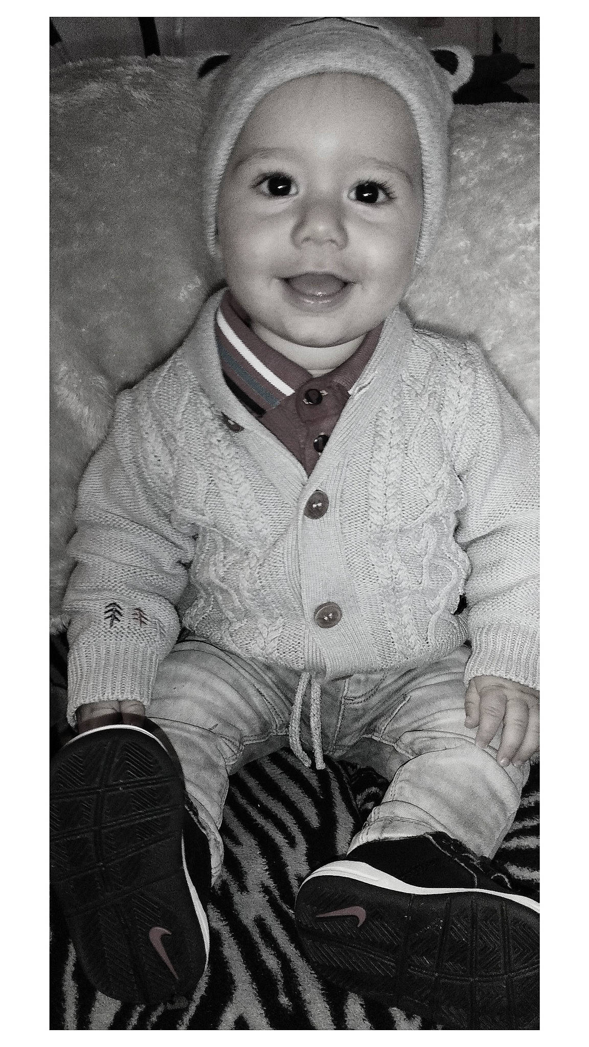 Maylonn a rejoint le concours — aidez-le/la à gagner de superbes lots ! baby, baby_laughing, black, cheek, collar, eye, facial_expression, happy, head, headgear, human, joy, nose, organ, outerwear, people, person, photograph, sleeve, smile