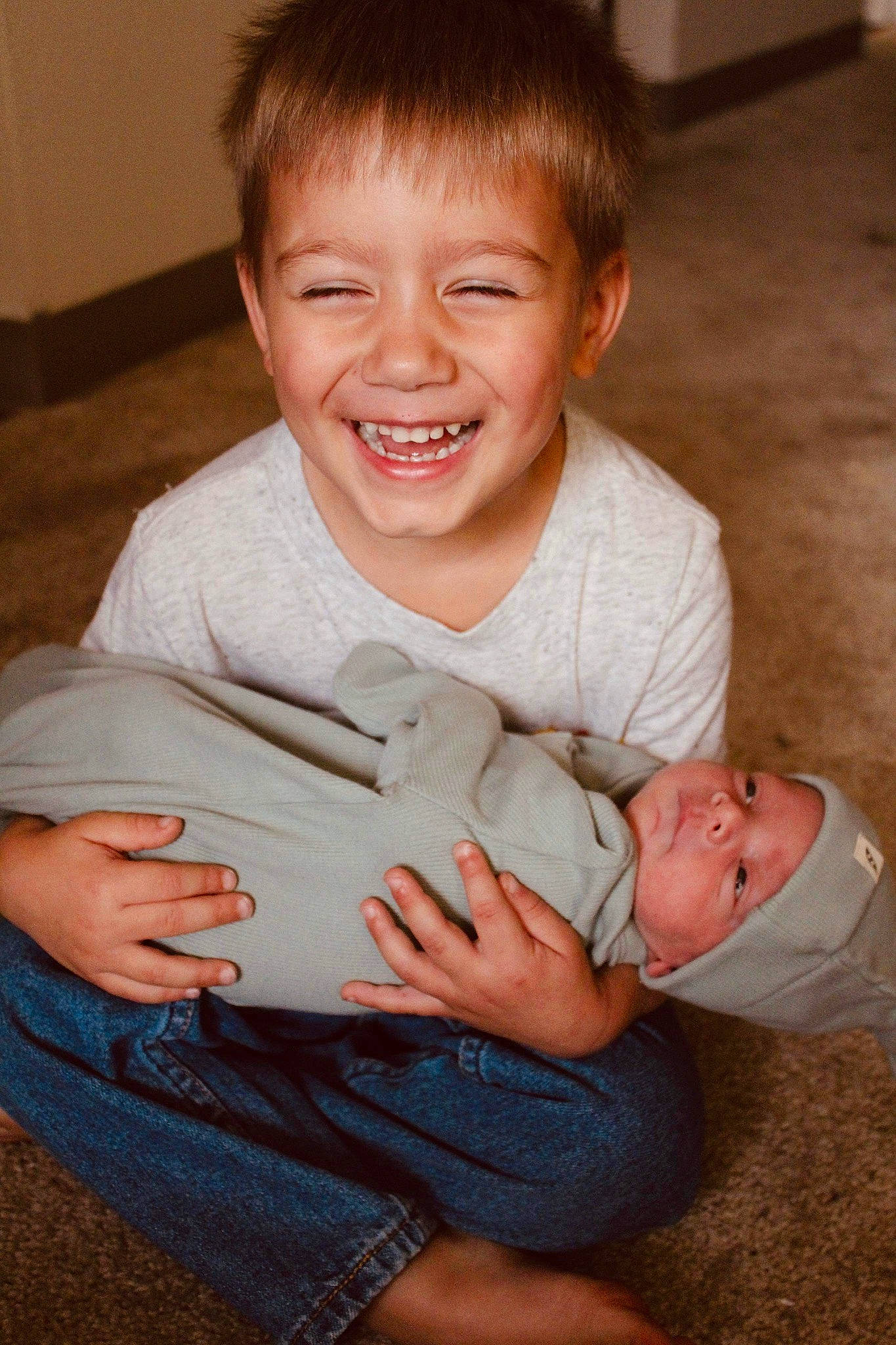 Jaxson is registered to the contest to win money with this photo: arm, comfort, eye, face, facial_expression, finger, gesture, hairstyle, hand, happy, head, headwear, human_body, joy, leg, mammal, person, shorts, skin, smile