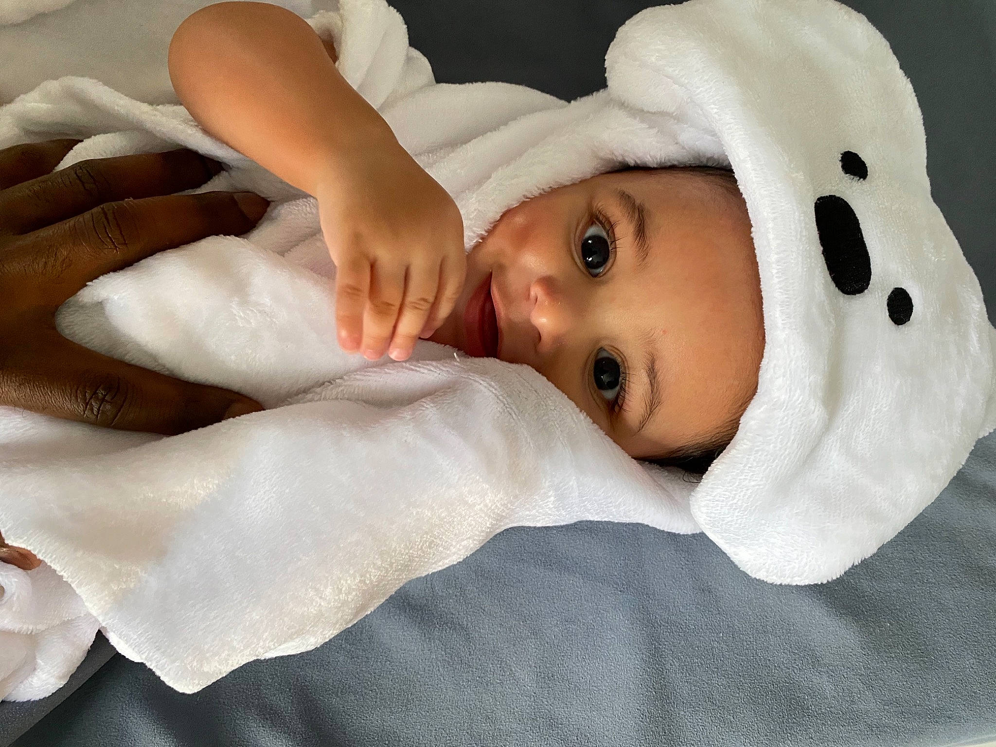Aliyah a rejoint le concours — aidez-le/la à gagner de superbes lots ! baby, baby_toddler_clothing, cheek, child, comfort, eye, eyebrow, eyelash, fur, gesture, hat, head, human_body, iris, linens, lip, nose, person, skin, sleeve