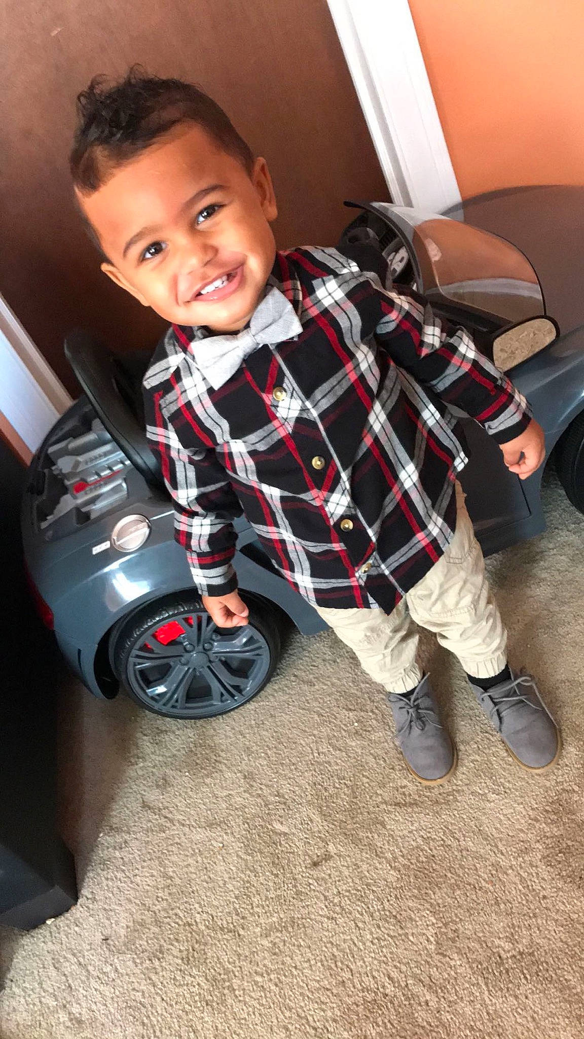 Jayvien is registered to the contest to win money with this photo: child, design, joy, pattern, person, plaid, tartan, toddler