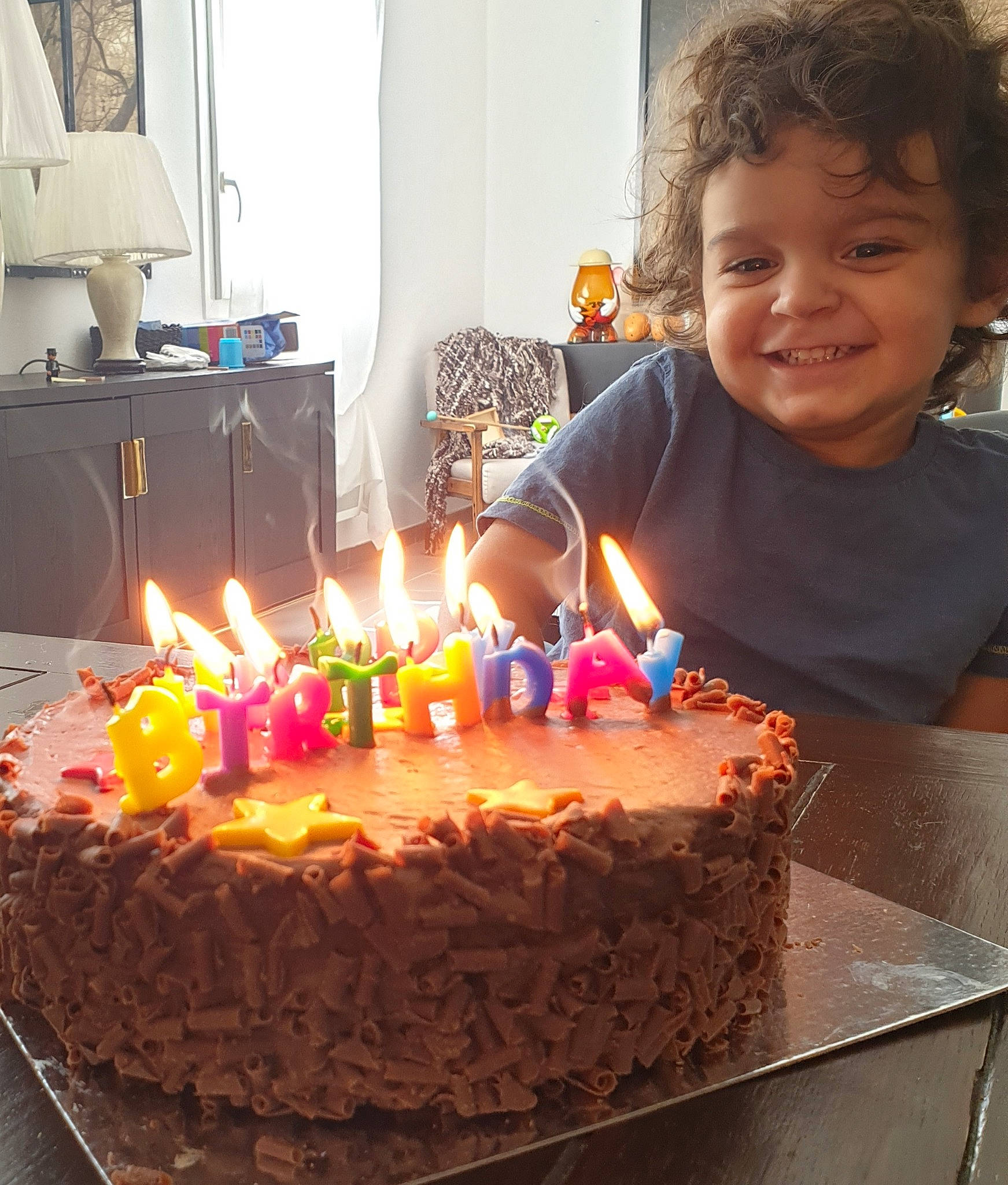 Aden a rejoint le concours — aidez-le/la à gagner de superbes lots ! baked_goods, baking, birthday, birthday_cake, buttercream, cake, cake_decorating, candle, chocolate_cake, cuisine, dessert, fondant, food, icing, joy, lighting, party, pasteles, person, sugar_paste