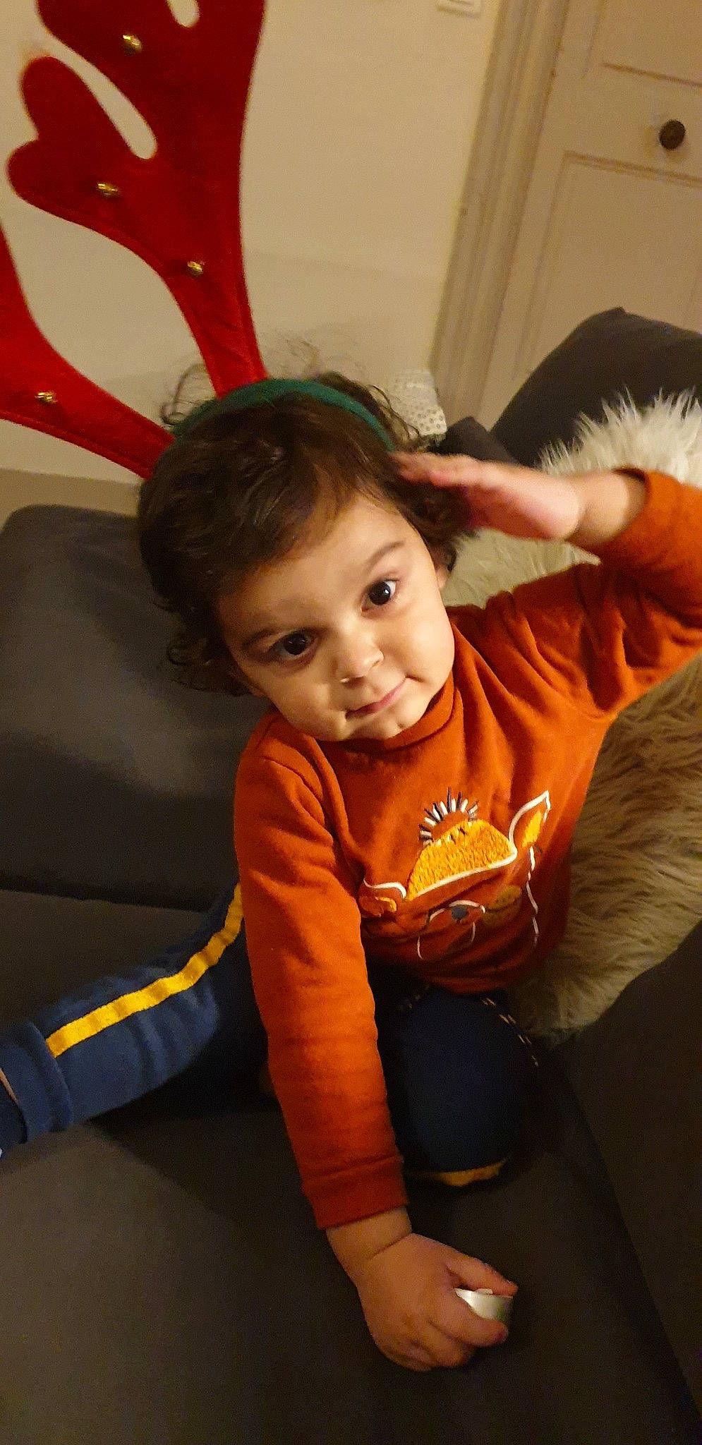 Aden a rejoint le concours — aidez-le/la à gagner de superbes lots ! arm, child, ear, fun, person, smile, toddler