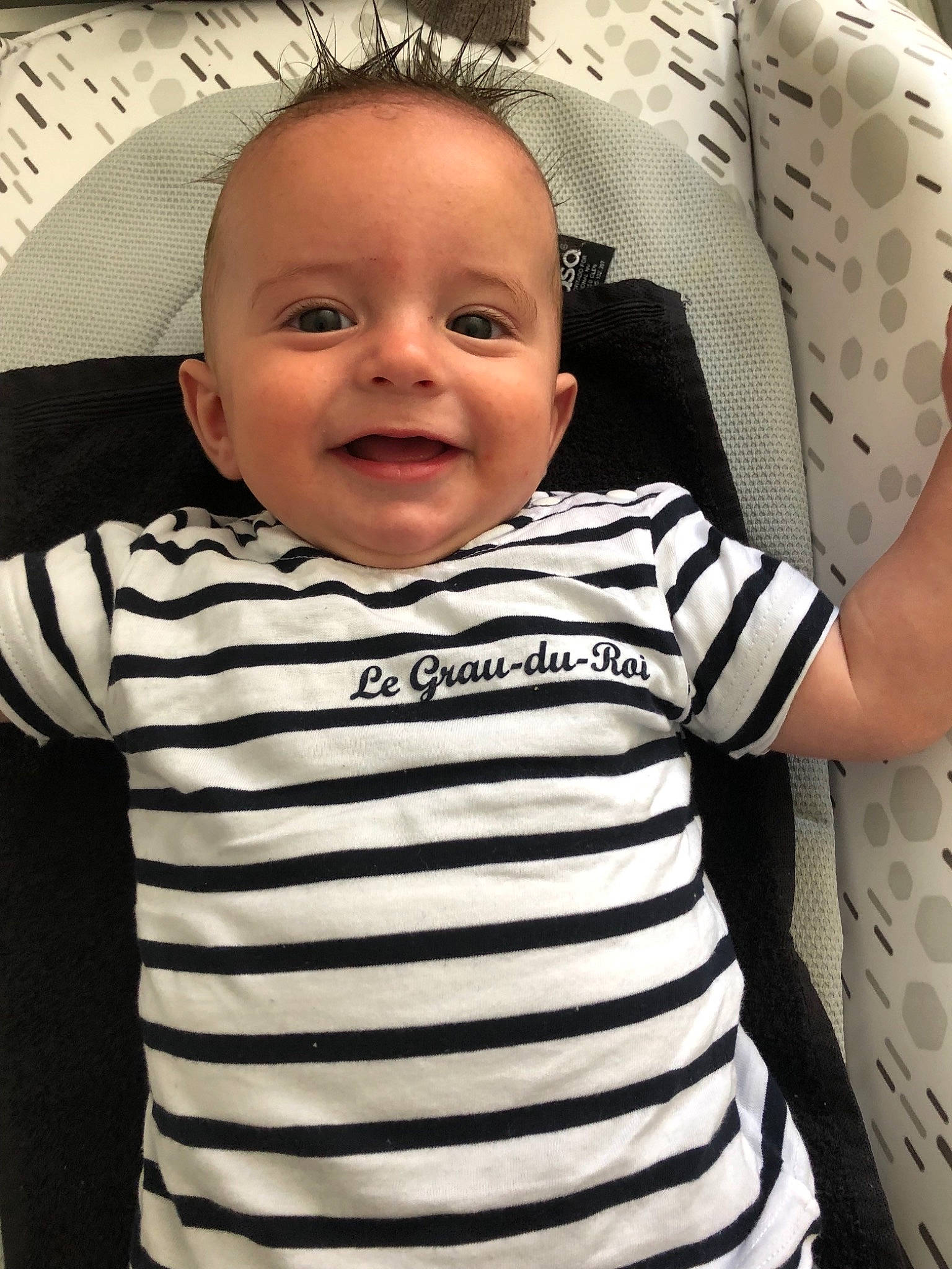 Kélian participe au concours pour gagner de l'argent avec cette photo : baby, baby_products, baby_toddler_clothing, cheek, child, cool, eye, face, head, joy, person, product, skin, sleeve, smile, t_shirt, toddler