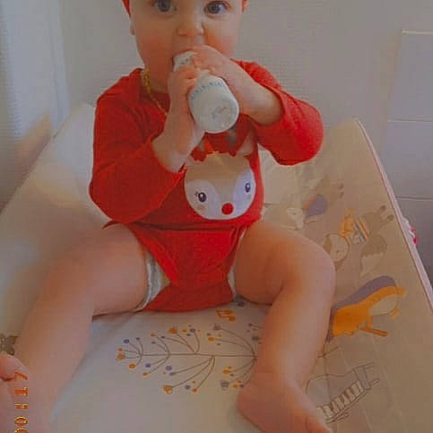 Yasmine a rejoint le concours — aidez-le/la à gagner de superbes lots ! baby, baby_products, baby_toddler_clothing, baby_toys, child, person, plastic, sock, toy