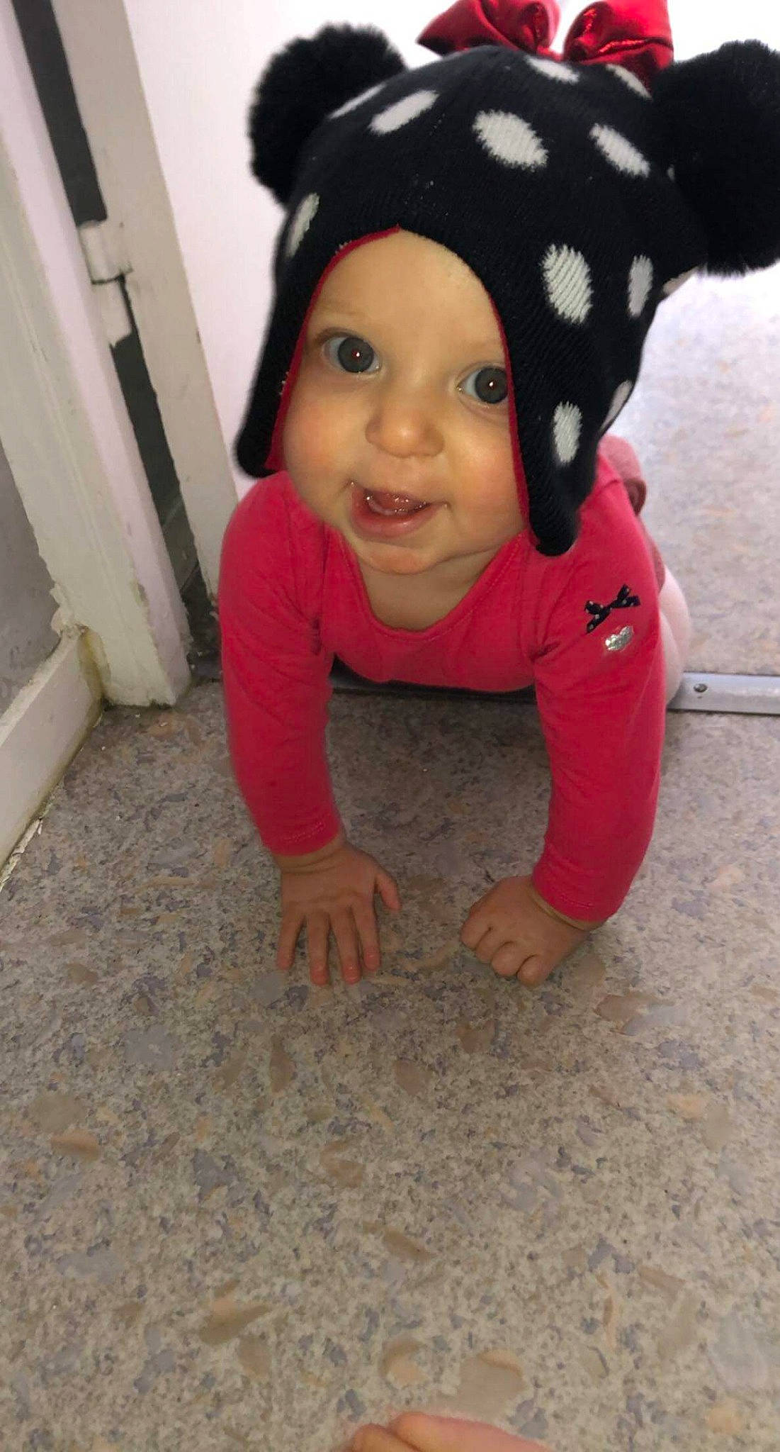 Yasmine a rejoint le concours — aidez-le/la à gagner de superbes lots ! baby, baby_toddler_clothing, beanie, bonnet, costume, costume_accessory, costume_hat, headwear, knit_cap, party_supply, person, toddler