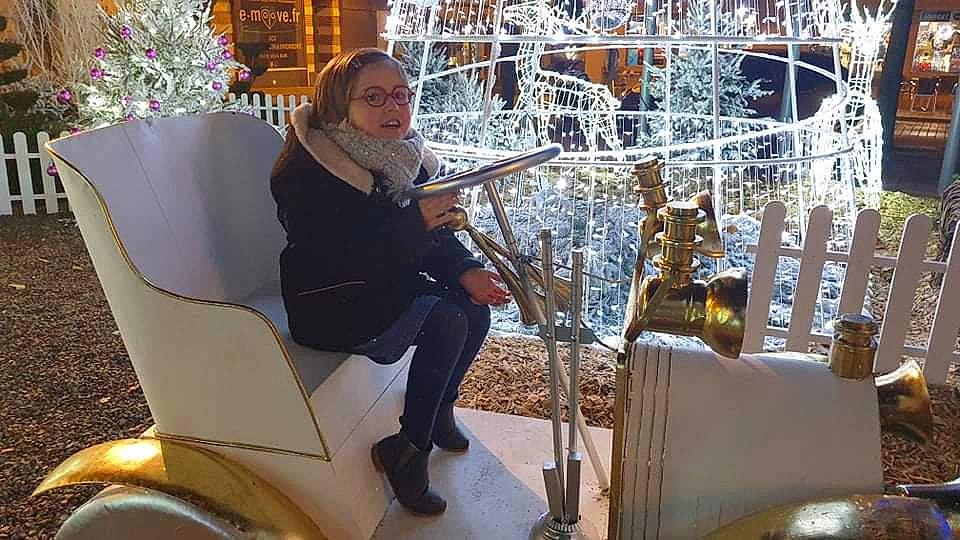 Priscillia a rejoint le concours — aidez-le/la à gagner de superbes lots ! boot, chair, city, comfort, community, event, eyewear, fashion, fun, glass, human, human_leg, leg, leisure, metal, person, shoe, sitting, sneakers, thigh