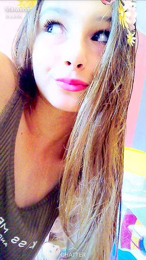 Maiwenn participe au concours pour gagner de l'argent avec cette photo : beauty, black_hair, blond, brown_hair, chin, eye, eyebrow, feathered_hair, forehead, hair, hair_coloring, hairstyle, layered_hair, lip, long_hair, nose, person, photography, selfie, step_cutting