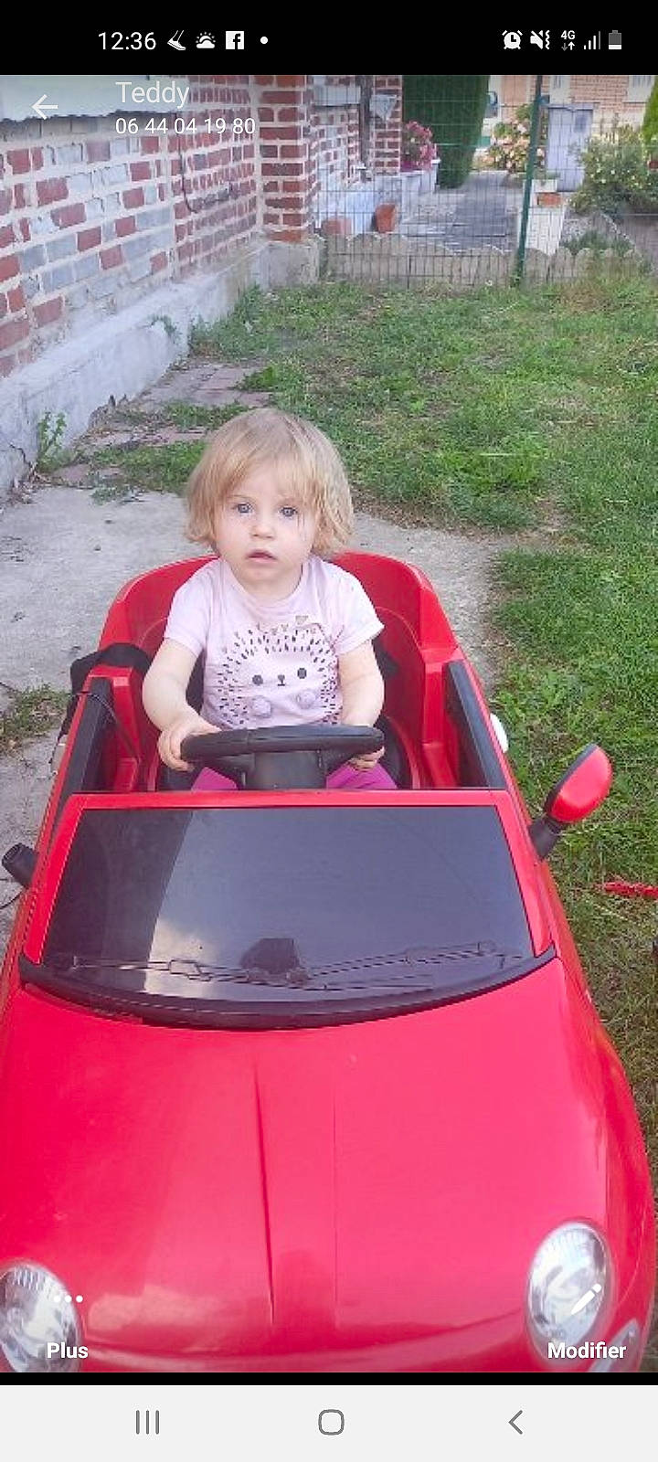 Chloe a rejoint le concours — aidez-le/la à gagner de superbes lots ! automotive_design, automotive_exterior, automotive_lighting, bumper, car, fun, grass, hood, land_vehicle, leisure, motor_vehicle, person, pink, plant, recreation, red, t_shirt, toddler, vehicle, vehicle_door