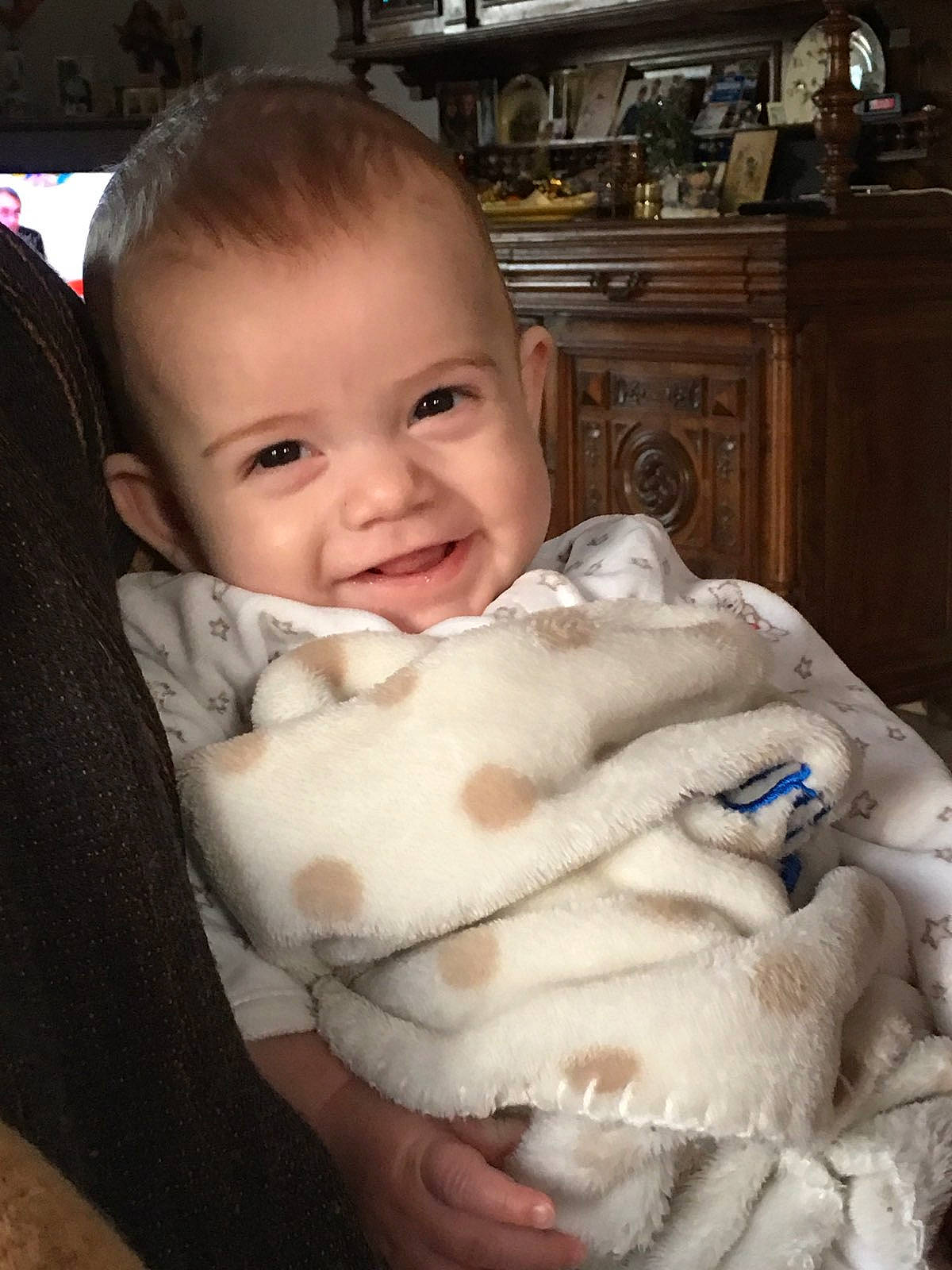 Baptiste a rejoint le concours — aidez-le/la à gagner de superbes lots ! baby, cheek, child, head, joy, mouth, nose, person, skin, smile, toddler