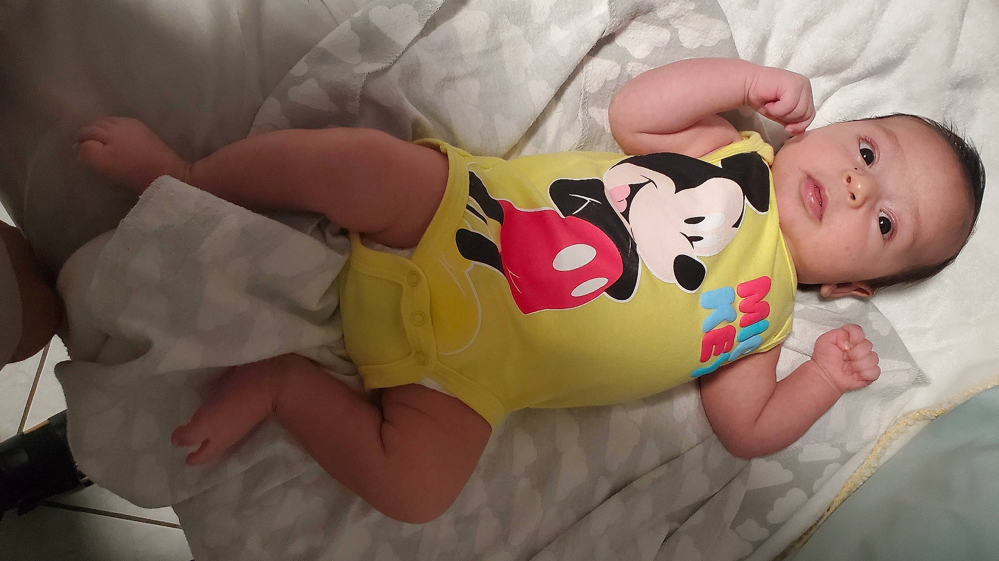 Yetzel is registered to the contest to win money with this photo: baby, baby_toddler_clothing, cheek, child, comfort, eye, face, finger, hand, happy, human_body, joint, leg, person, pink, skin, sleeve, textile, thigh, thumb