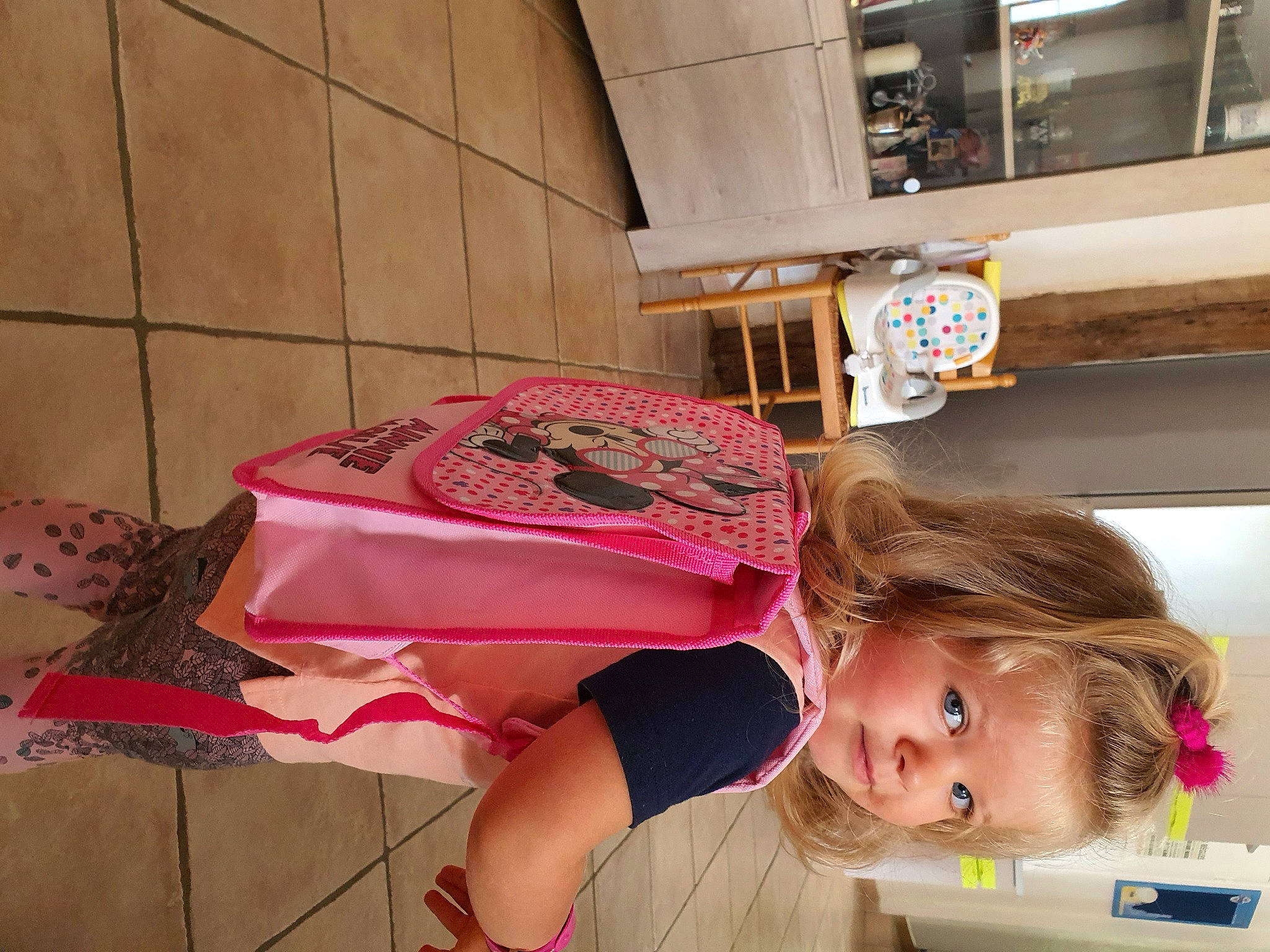 Bella a rejoint le concours — aidez-le/la à gagner de superbes lots ! person, pink