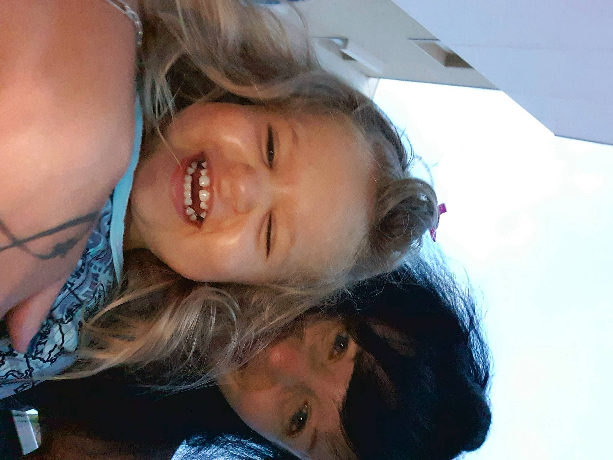 Bella a rejoint le concours — aidez-le/la à gagner de superbes lots ! blond, cheek, child, chin, ear, face, fun, gesture, hair, happy, head, jaw, joy, long_hair, mouth, neck, nose, person, skin, smile