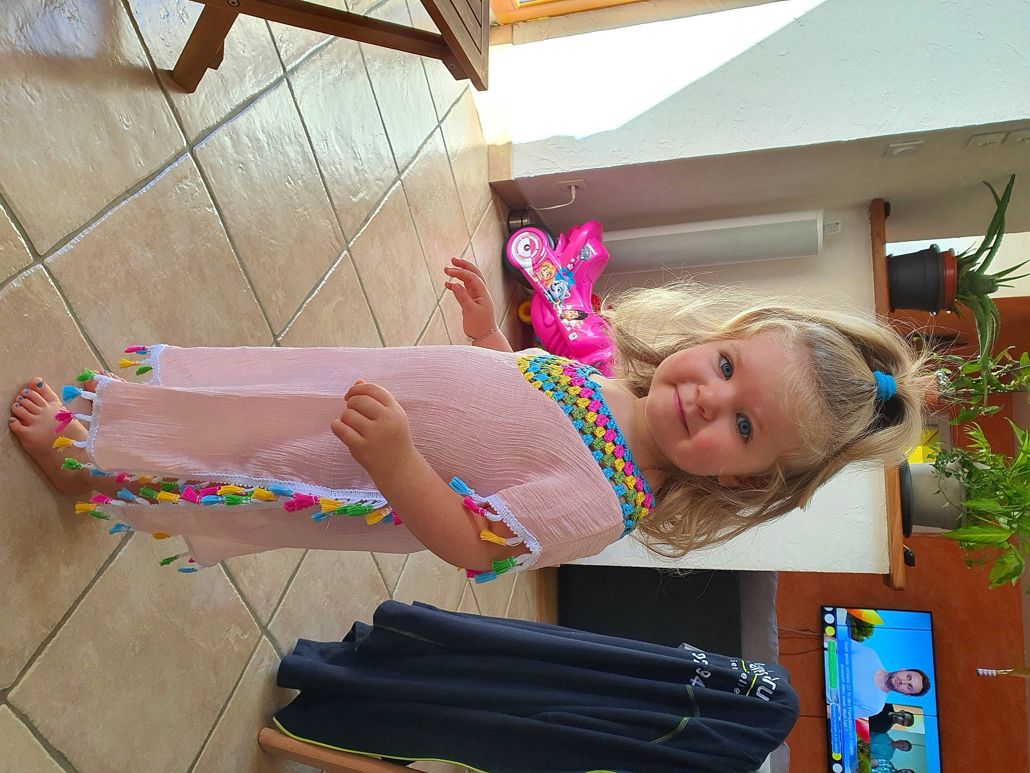 Bella a rejoint le concours — aidez-le/la à gagner de superbes lots ! child, joy, person, pink