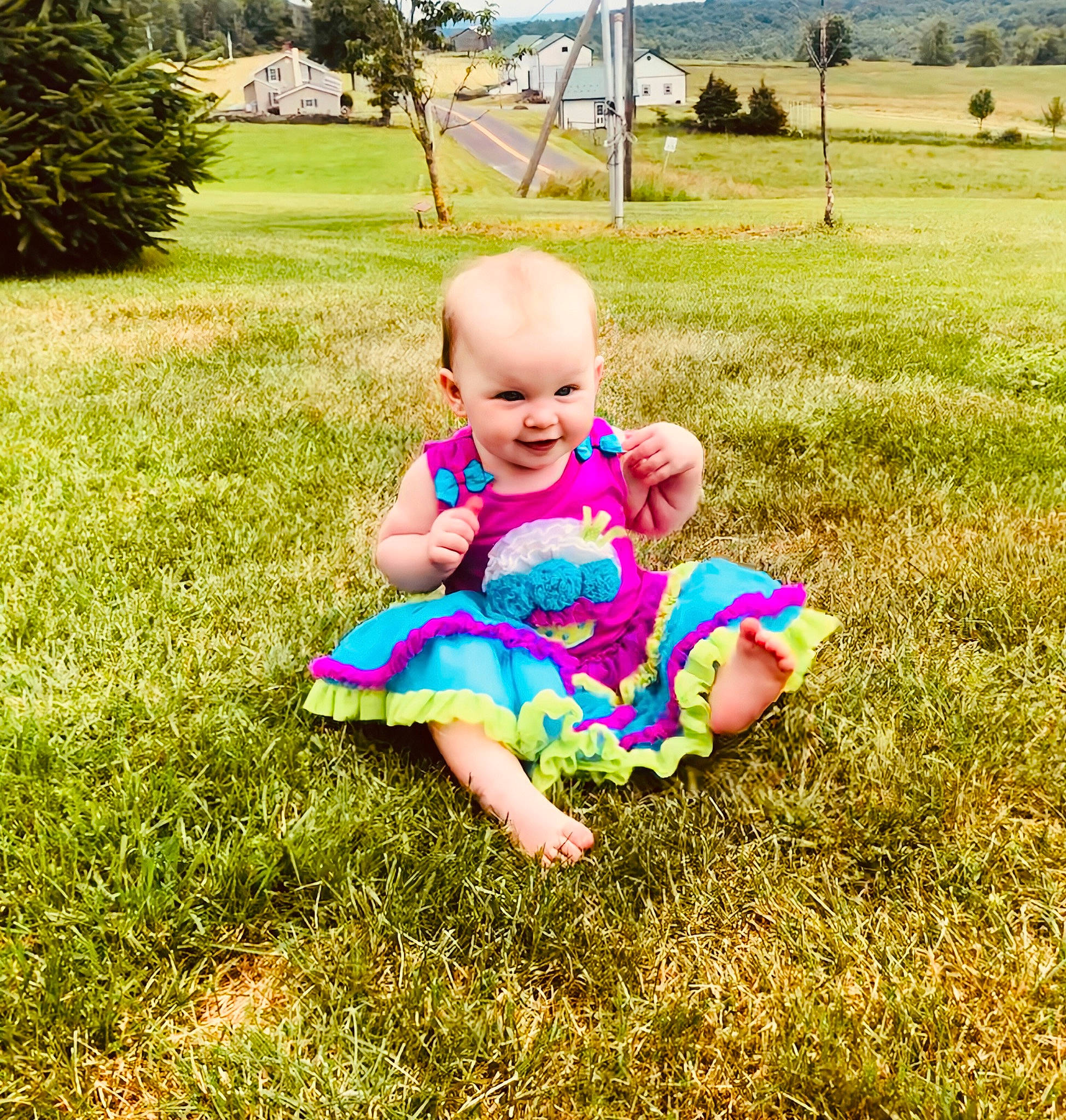 Caroline is registered to the contest to win money with this photo: baby, baby_toddler_clothing, botany, fun, grass, grass_family, grassland, groundcover, happy, joy, leisure, meadow, natural_environment, nature, people_in_nature, person, plant, summer, sunlight, t_shirt