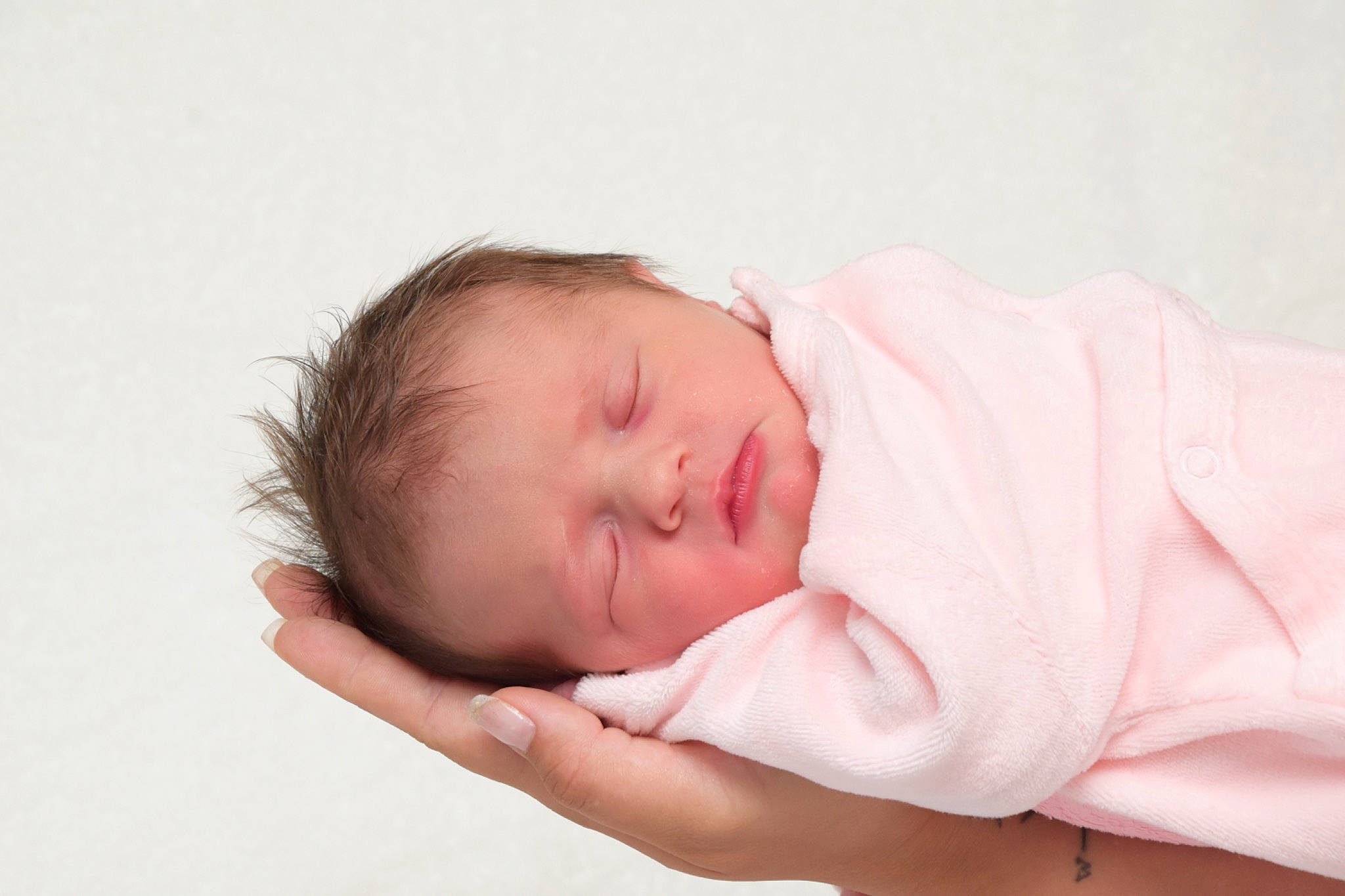 Lya a rejoint le concours — aidez-le/la à gagner de superbes lots ! baby, baby_sleeping, bedtime, cheek, child, nap, nose, person, pink, skin, sleep, toddler