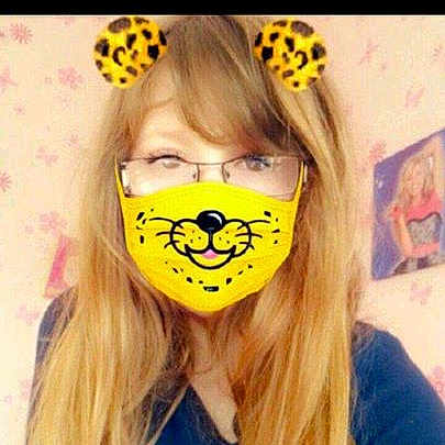 Louanne participe au concours pour gagner de l'argent avec cette photo : ear, eyewear, face, finger, glasses, hair, hairstyle, head, lip, mouth, nose, organ, selfie, vision_care