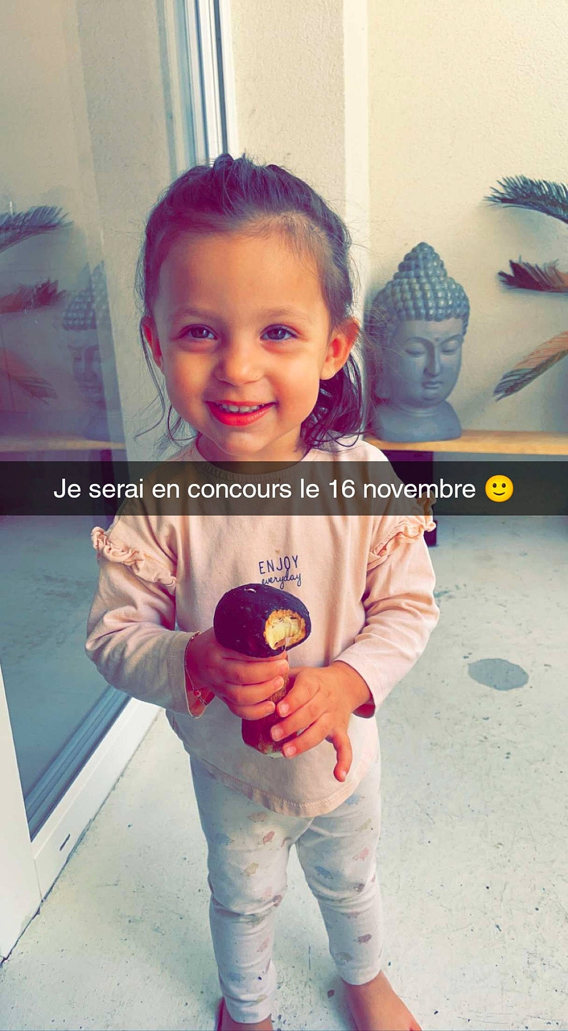 Nayla participe au concours pour gagner de l'argent avec cette photo : child, cool, eyelash, facial_expression, finger, fun, gesture, happy, joy, logo, nose, people, person, pink, skin, sleeve, smile, standing, t_shirt, thumb