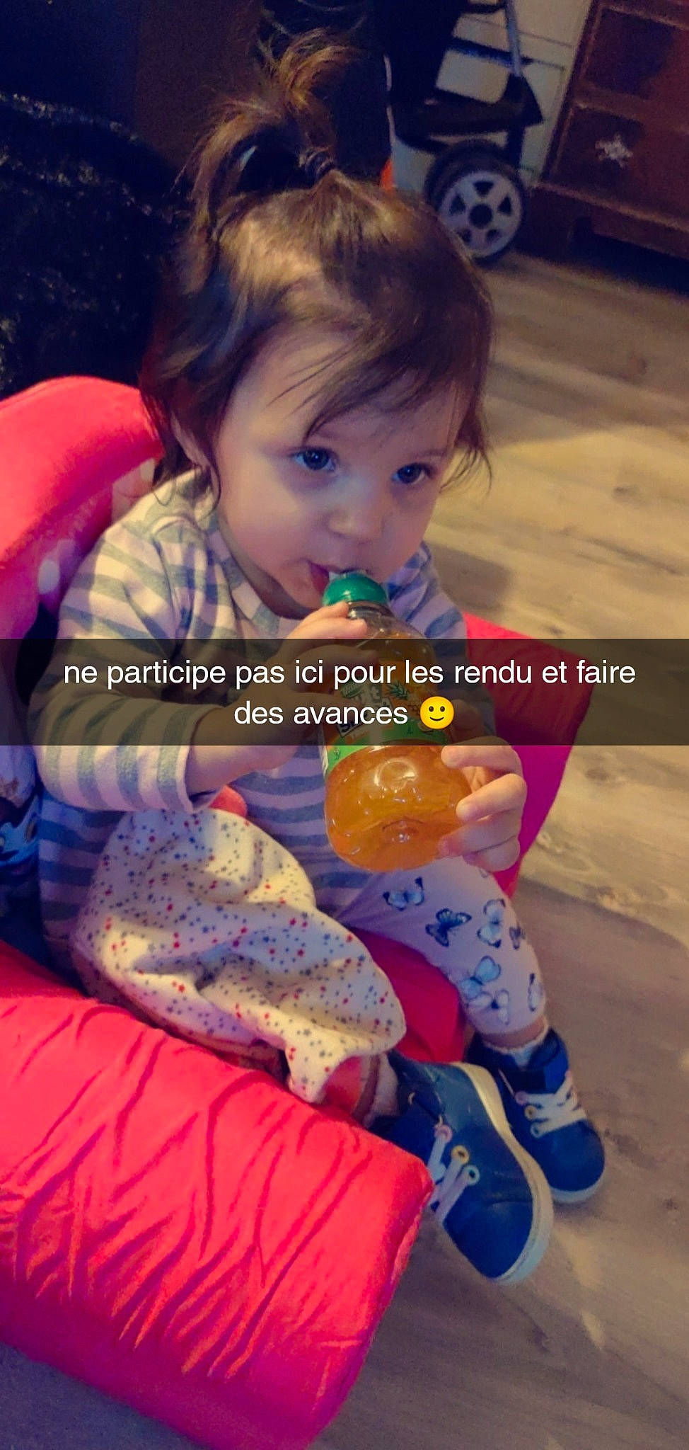 Nayla participe au concours pour gagner de l'argent avec cette photo : baby, baby_toddler_clothing, beauty, child, font, fun, fur, happy, human, linens, organ, person, photo_caption, photography, play, product, sitting, sleeve, snapshot, t_shirt