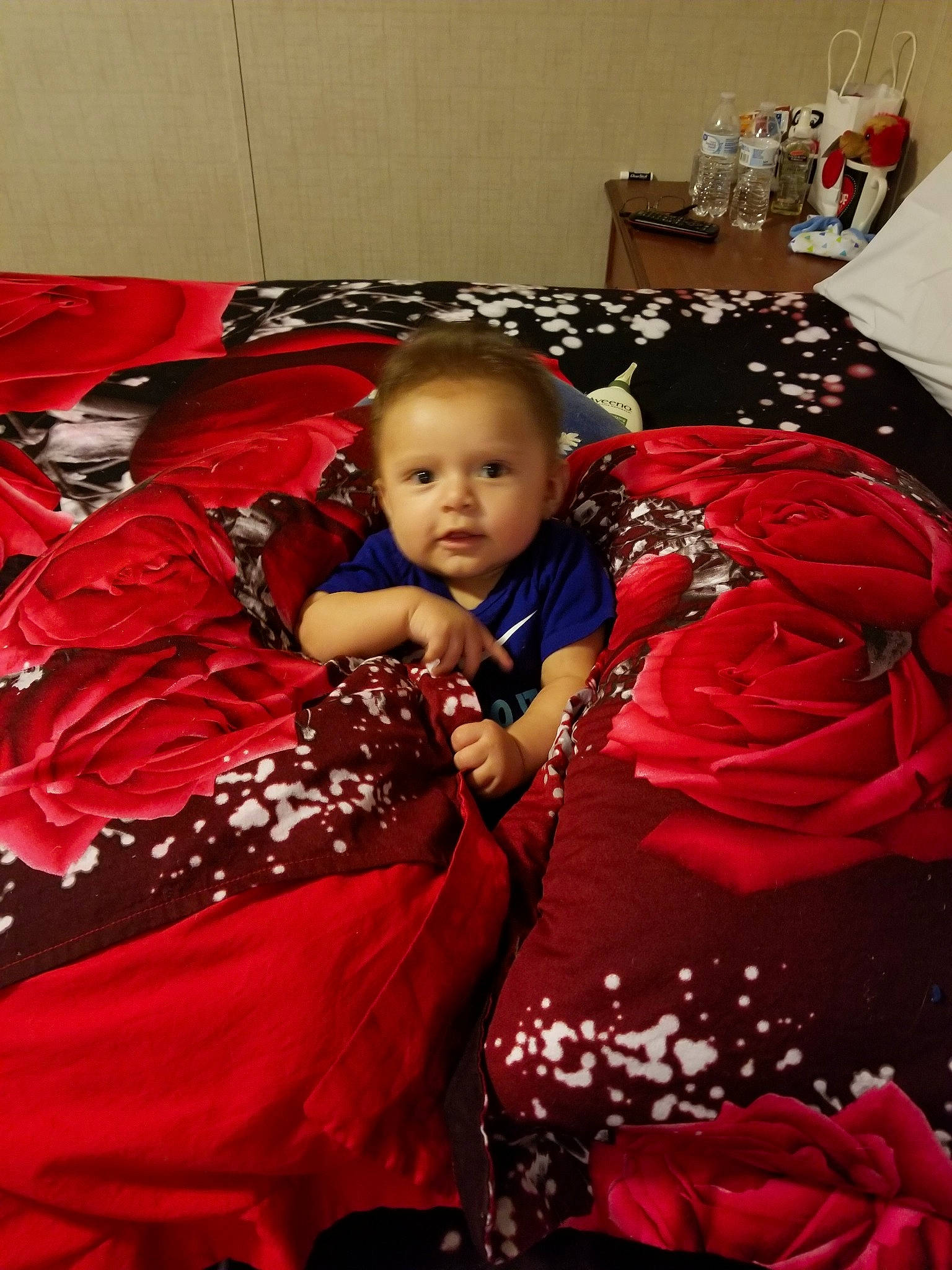 Gionni is registered to the contest to win money with this photo: child, person, red, textile, toddler