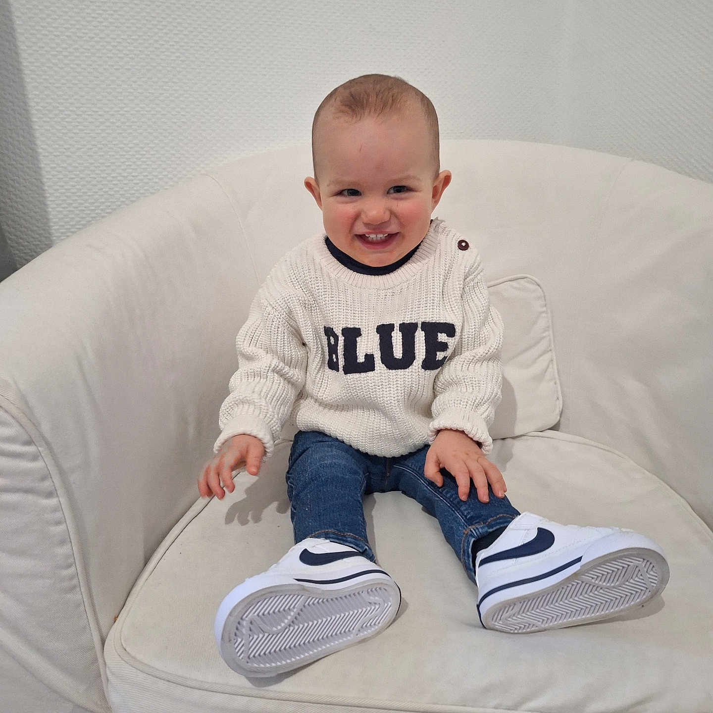 Théo participe au concours pour gagner de l'argent avec cette photo : baby, chair, clothing, couch, cushion, face, footwear, furniture, head, homedecor, jeans, knitwear, pants, person, photography, portrait, shoe, sitting, sneaker, sweater