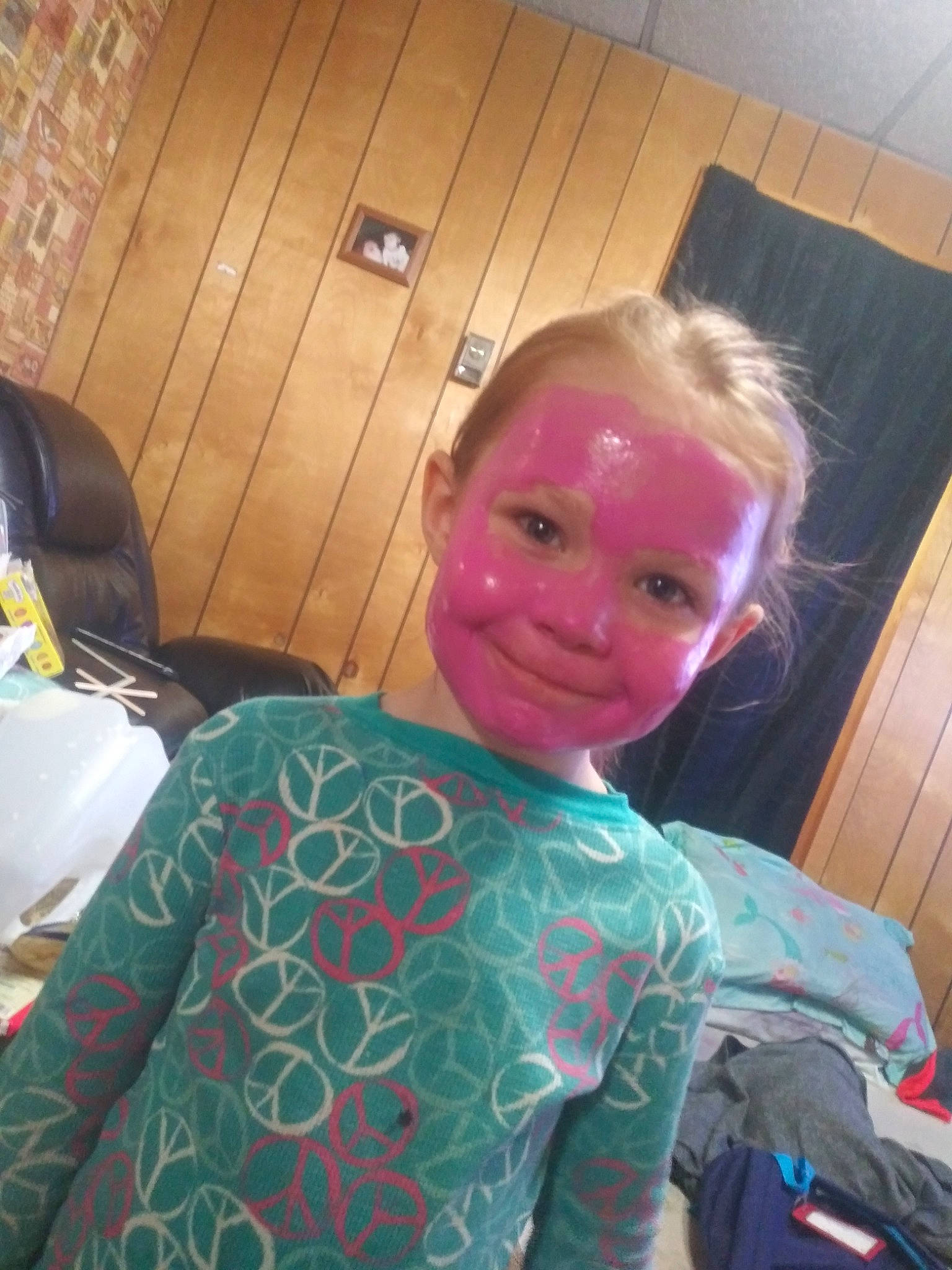 Harmonie is registered to the contest to win money with this photo: joy, person, selfie